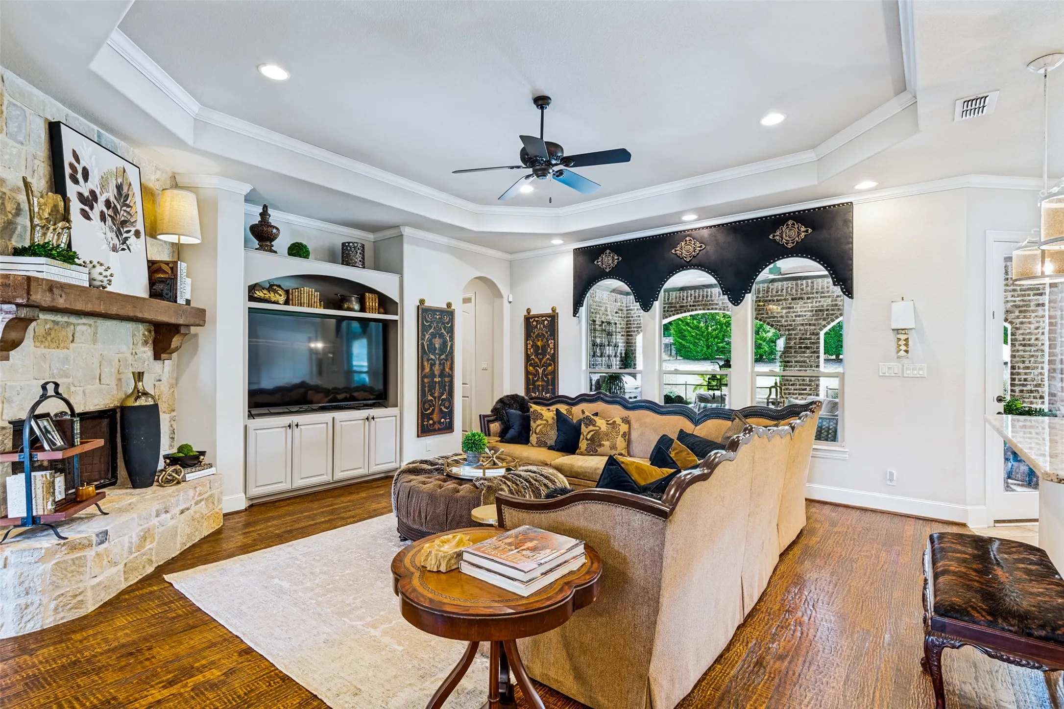 Single Family Residence For Sale in Rockwall County , 121 Brentwood Drive, Heath, Texas 75032, 4 Bedroom, 3 Bathroom, 3 Garage spaces, 3,267 Sqft, built in 2013, mls#21333989, Real Estate Agent in Heath, Homes For Sale in Rockwall county, Homes For Sale in Heath, Realtor in Heath Texas, Real Estate Brokerage Independent Realty Texas, Luminita Cordes Realtor