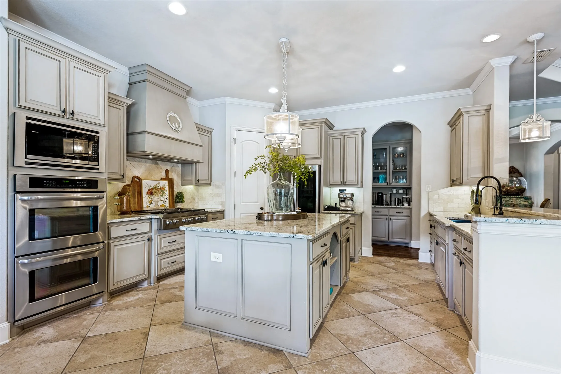 Single Family Residence For Sale in Rockwall County , 121 Brentwood Drive, Heath, Texas 75032, 4 Bedroom, 3 Bathroom, 3 Garage spaces, 3,267 Sqft, built in 2013, mls#21333989, Real Estate Agent in Heath, Homes For Sale in Rockwall county, Homes For Sale in Heath, Realtor in Heath Texas, Real Estate Brokerage Independent Realty Texas, Luminita Cordes Realtor