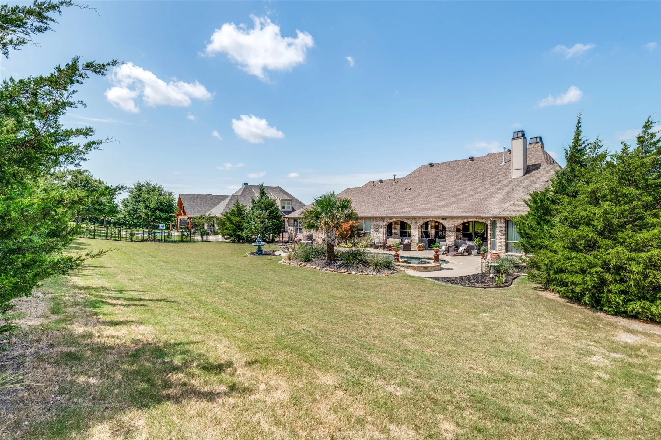 Single Family Residence For Sale in Rockwall County , 121 Brentwood Drive, Heath, Texas 75032, 4 Bedroom, 3 Bathroom, 3 Garage spaces, 3,267 Sqft, built in 2013, mls#21333989, Real Estate Agent in Heath, Homes For Sale in Rockwall county, Homes For Sale in Heath, Realtor in Heath Texas, Real Estate Brokerage Independent Realty Texas, Luminita Cordes Realtor