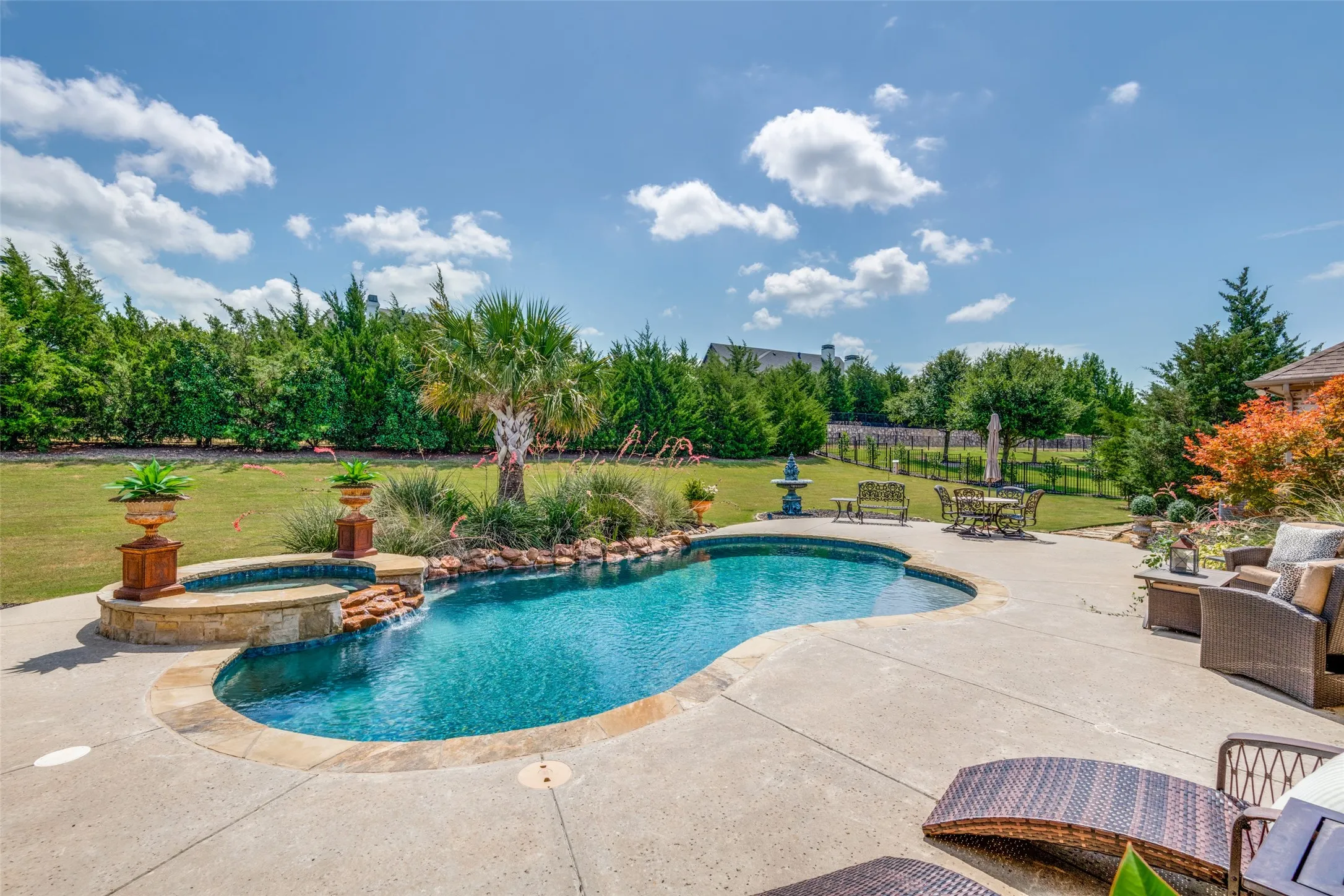 Single Family Residence For Sale in Rockwall County , 121 Brentwood Drive, Heath, Texas 75032, 4 Bedroom, 3 Bathroom, 3 Garage spaces, 3,267 Sqft, built in 2013, mls#21333989, Real Estate Agent in Heath, Homes For Sale in Rockwall county, Homes For Sale in Heath, Realtor in Heath Texas, Real Estate Brokerage Independent Realty Texas, Luminita Cordes Realtor