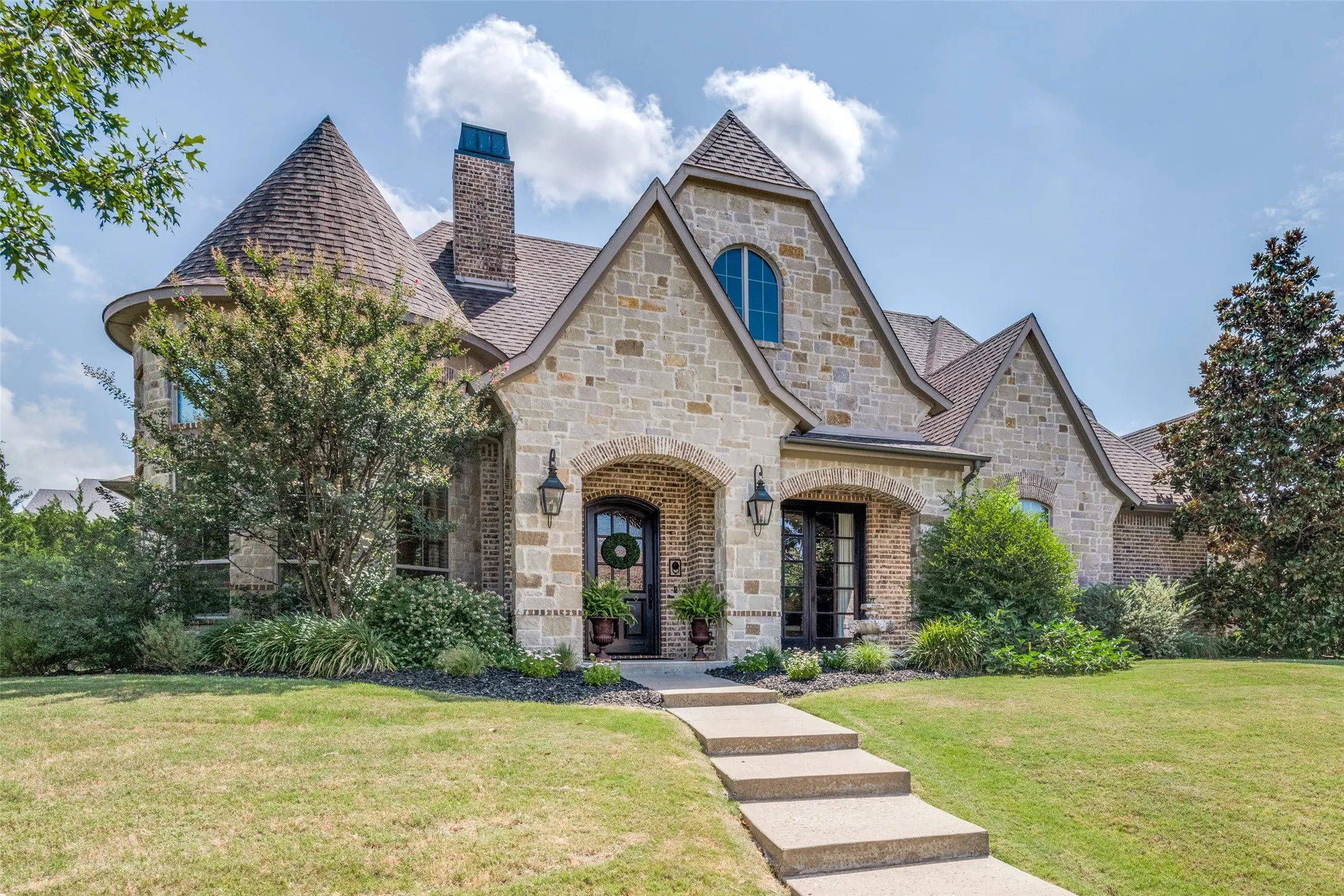 Single Family Residence For Sale in Rockwall County , 121 Brentwood Drive, Heath, Texas 75032, 4 Bedroom, 3 Bathroom, 3 Garage spaces, 3,267 Sqft, built in 2013, mls#21333989, Real Estate Agent in Heath, Homes For Sale in Rockwall county, Homes For Sale in Heath, Realtor in Heath Texas, Real Estate Brokerage Independent Realty Texas, Luminita Cordes Realtor
