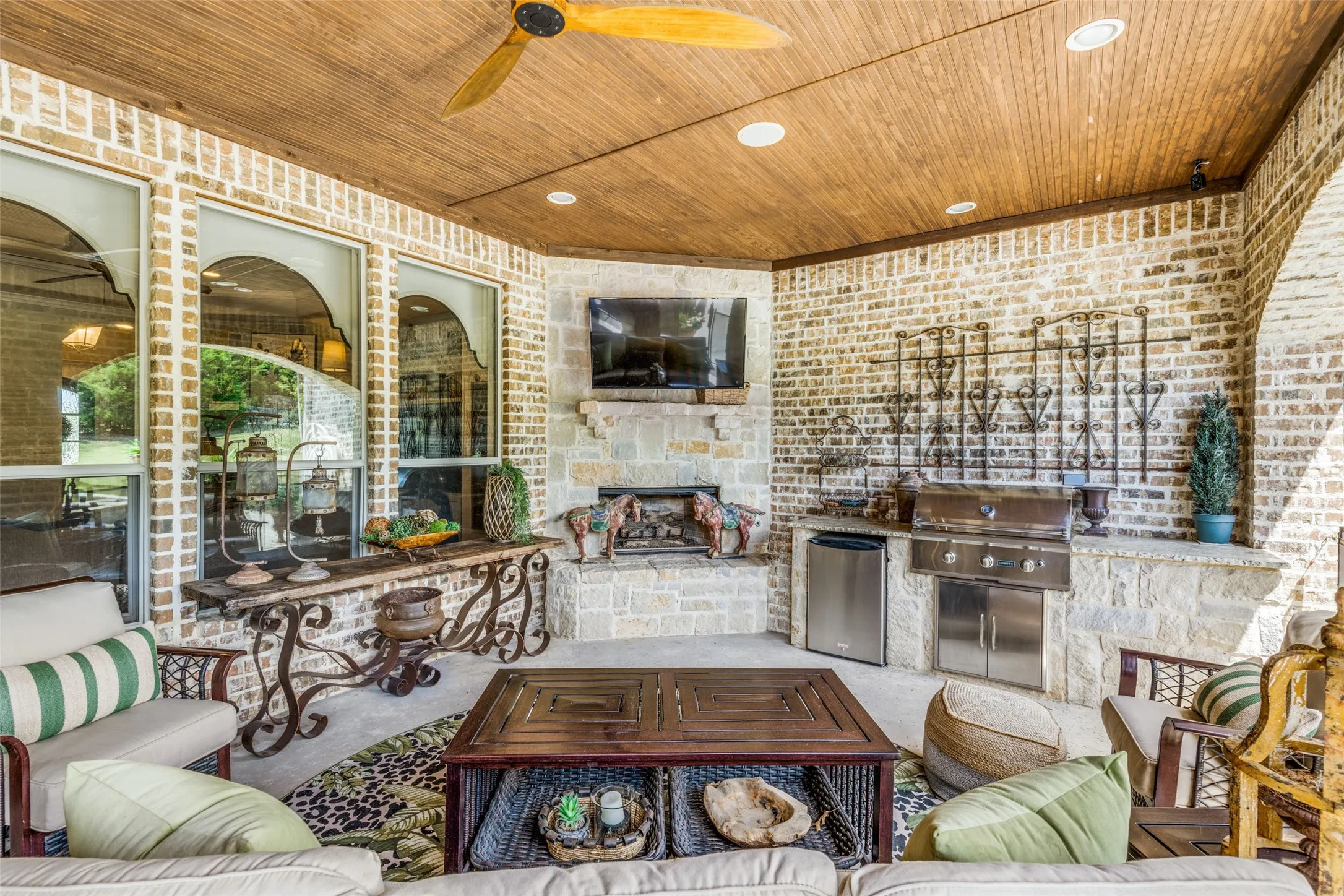 Single Family Residence For Sale in Rockwall County , 121 Brentwood Drive, Heath, Texas 75032, 4 Bedroom, 3 Bathroom, 3 Garage spaces, 3,267 Sqft, built in 2013, mls#21333989, Real Estate Agent in Heath, Homes For Sale in Rockwall county, Homes For Sale in Heath, Realtor in Heath Texas, Real Estate Brokerage Independent Realty Texas, Luminita Cordes Realtor