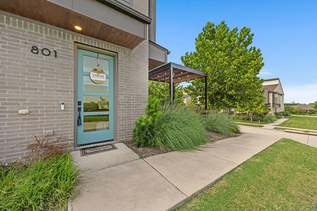 Townhouse For Sale in Collin County , 801 Emerling Drive, Mc Kinney, Texas 75069, 3 Bedroom, 3 Bathroom, 2 Garage spaces, 1,820 Sqft, built in 2021, mls#21331352, Real Estate Agent in Mc Kinney, Homes For Sale in Collin county, Homes For Sale in Mc Kinney, Realtor in Mc Kinney Texas, Real Estate Brokerage Independent Realty Texas, Luminita Cordes Realtor