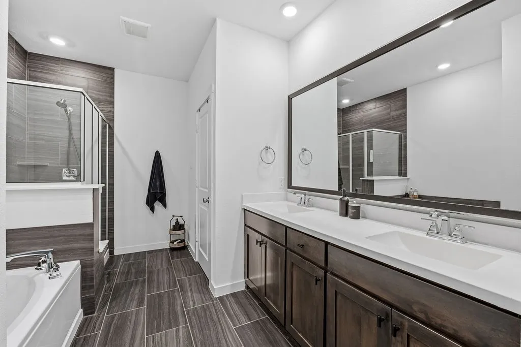 Townhouse For Sale in Collin County , 801 Emerling Drive, Mc Kinney, Texas 75069, 3 Bedroom, 3 Bathroom, 2 Garage spaces, 1,820 Sqft, built in 2021, mls#21331352, Real Estate Agent in Mc Kinney, Homes For Sale in Collin county, Homes For Sale in Mc Kinney, Realtor in Mc Kinney Texas, Real Estate Brokerage Independent Realty Texas, Luminita Cordes Realtor
