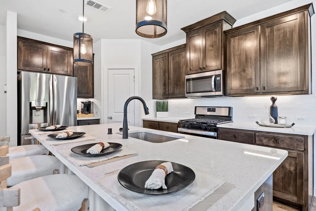 Townhouse For Sale in Collin County , 801 Emerling Drive, Mc Kinney, Texas 75069, 3 Bedroom, 3 Bathroom, 2 Garage spaces, 1,820 Sqft, built in 2021, mls#21331352, Real Estate Agent in Mc Kinney, Homes For Sale in Collin county, Homes For Sale in Mc Kinney, Realtor in Mc Kinney Texas, Real Estate Brokerage Independent Realty Texas, Luminita Cordes Realtor