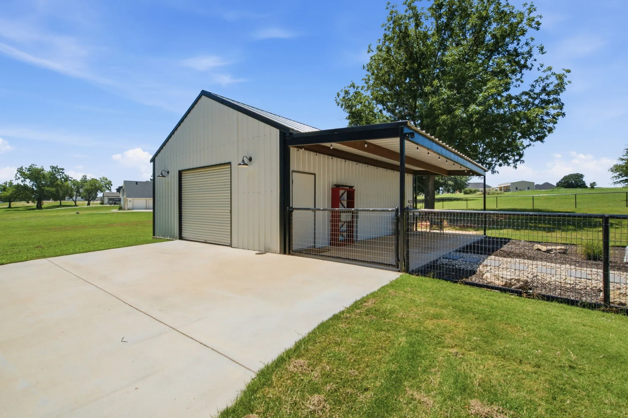 Single Family Residence For Sale in Parker County , 200 Greene Road, Weatherford, Texas 76087, 4 Bedroom, 3 Bathroom, 2 Garage spaces, 2,576 Sqft, built in 2023, mls#21338096, Real Estate Agent in Weatherford, Homes For Sale in Parker county, Homes For Sale in Weatherford, Realtor in Weatherford Texas, Real Estate Brokerage Independent Realty Texas, Luminita Cordes Realtor