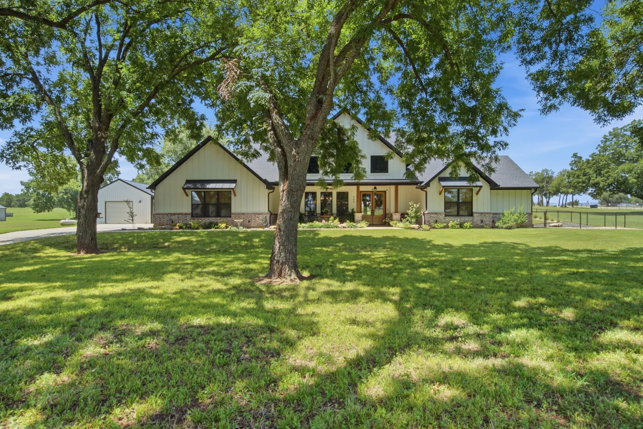 Single Family Residence For Sale in Parker County , 200 Greene Road, Weatherford, Texas 76087, 4 Bedroom, 3 Bathroom, 2 Garage spaces, 2,576 Sqft, built in 2023, mls#21338096, Real Estate Agent in Weatherford, Homes For Sale in Parker county, Homes For Sale in Weatherford, Realtor in Weatherford Texas, Real Estate Brokerage Independent Realty Texas, Luminita Cordes Realtor