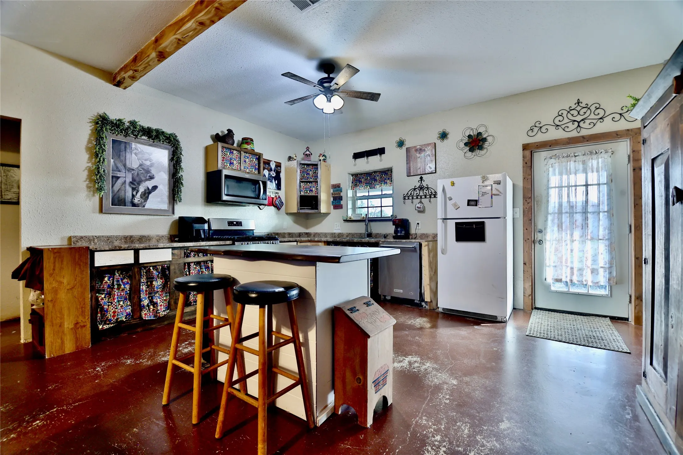 Single Family Residence For Sale in Limestone County , 1347 Lcr 152, Mount Calm, Texas 76673, 3 Bedroom, 2 Bathroom, Garage spaces, 1,628 Sqft, built in 2018, mls#21339307, Real Estate Agent in Mount Calm, Homes For Sale in Limestone county, Homes For Sale in Mount Calm, Realtor in Mount Calm Texas, Real Estate Brokerage Independent Realty Texas, Luminita Cordes Realtor