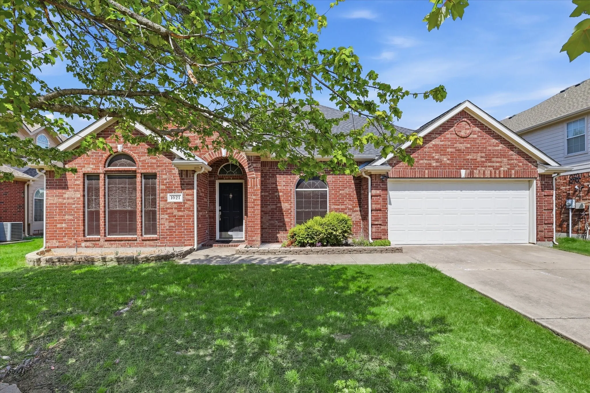 Single Family Residence For Sale in Collin County , 1021 Hyannis Street, Plano, Texas 75094, 4 Bedroom, 2 Bathroom, 2 Garage spaces, 2,401 Sqft, built in 2004, mls#21336527, Real Estate Agent in Plano, Homes For Sale in Collin county, Homes For Sale in Plano, Realtor in Plano Texas, Real Estate Brokerage Independent Realty Texas, Luminita Cordes Realtor