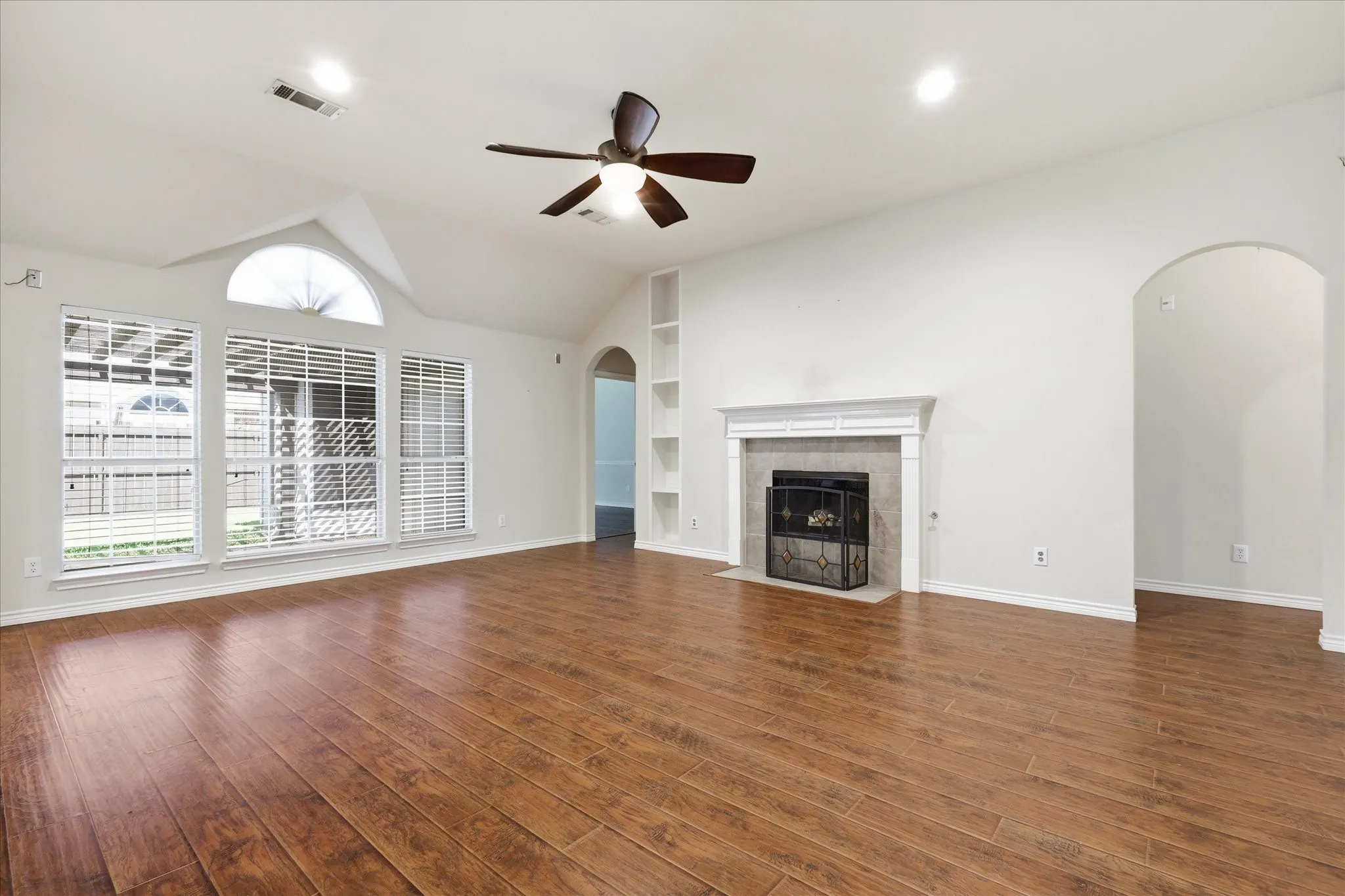 Single Family Residence For Sale in Collin County , 1021 Hyannis Street, Plano, Texas 75094, 4 Bedroom, 2 Bathroom, 2 Garage spaces, 2,401 Sqft, built in 2004, mls#21336527, Real Estate Agent in Plano, Homes For Sale in Collin county, Homes For Sale in Plano, Realtor in Plano Texas, Real Estate Brokerage Independent Realty Texas, Luminita Cordes Realtor