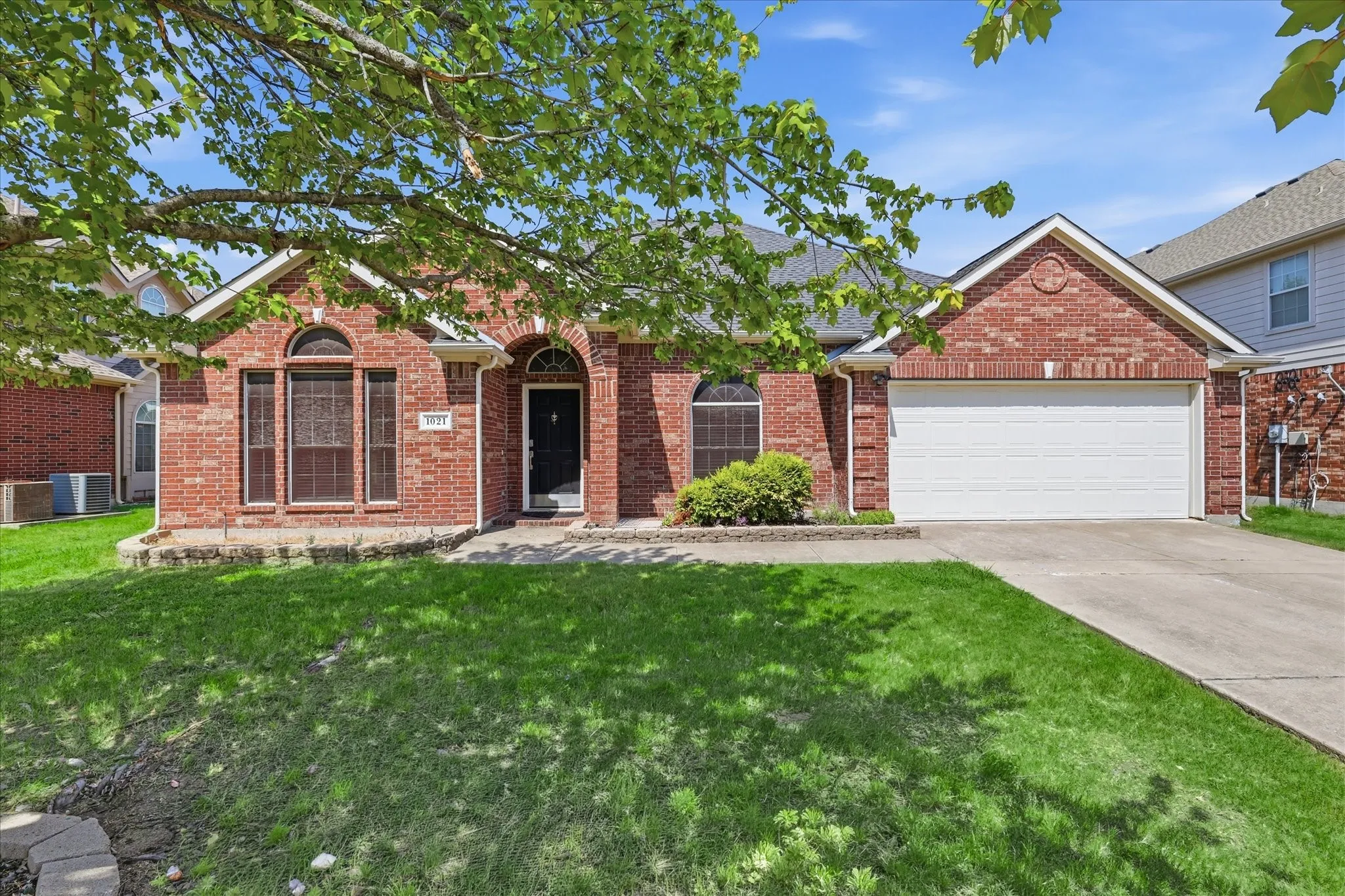 Single Family Residence For Sale in Collin County , 1021 Hyannis Street, Plano, Texas 75094, 4 Bedroom, 2 Bathroom, 2 Garage spaces, 2,401 Sqft, built in 2004, mls#21336527, Real Estate Agent in Plano, Homes For Sale in Collin county, Homes For Sale in Plano, Realtor in Plano Texas, Real Estate Brokerage Independent Realty Texas, Luminita Cordes Realtor