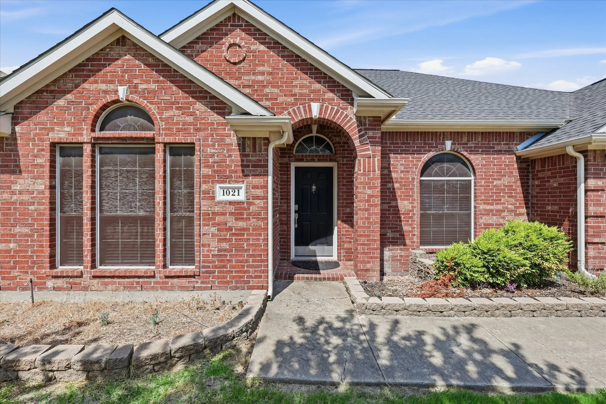 Single Family Residence For Sale in Collin County , 1021 Hyannis Street, Plano, Texas 75094, 4 Bedroom, 2 Bathroom, 2 Garage spaces, 2,401 Sqft, built in 2004, mls#21336527, Real Estate Agent in Plano, Homes For Sale in Collin county, Homes For Sale in Plano, Realtor in Plano Texas, Real Estate Brokerage Independent Realty Texas, Luminita Cordes Realtor