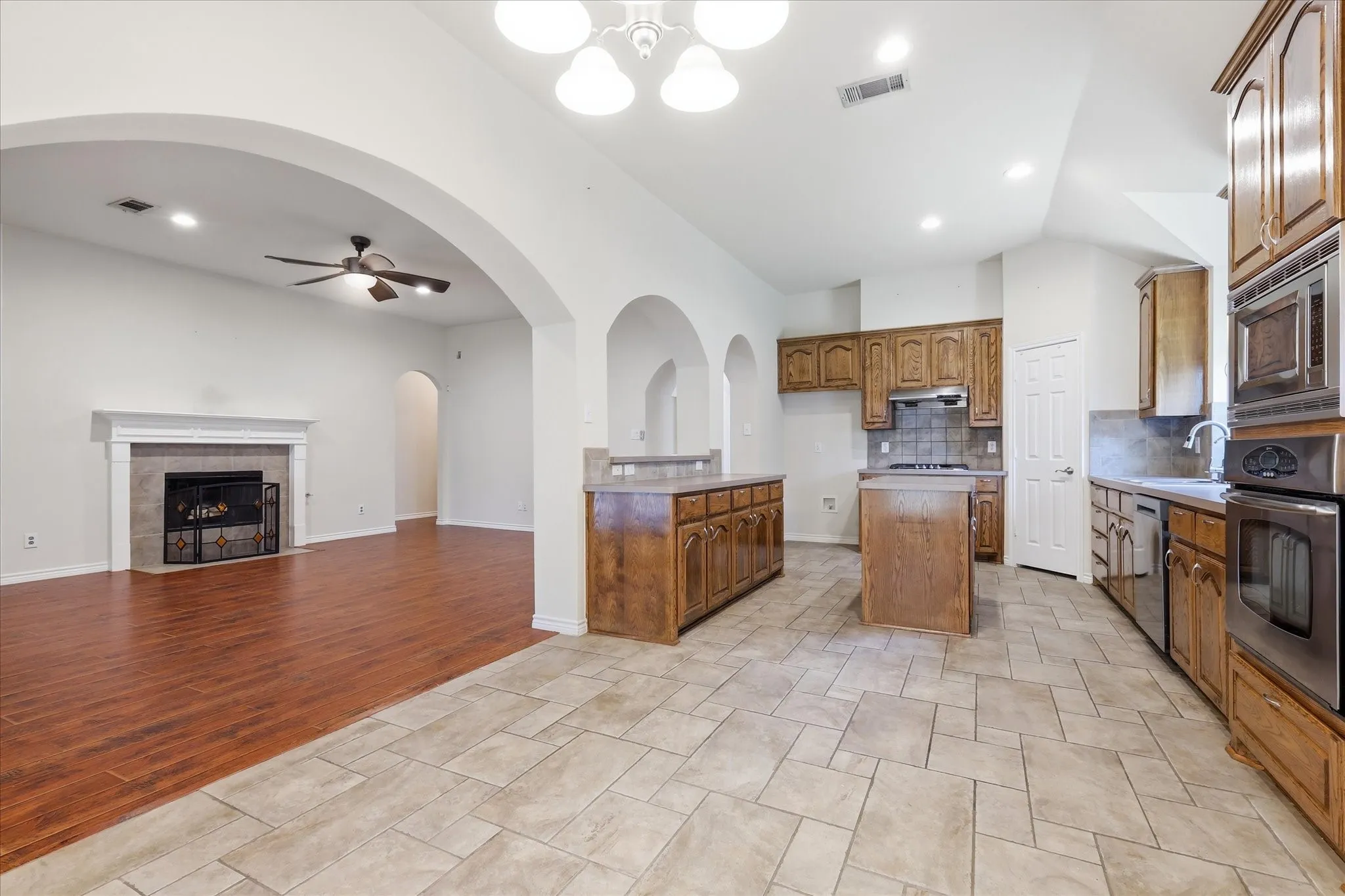 Single Family Residence For Sale in Collin County , 1021 Hyannis Street, Plano, Texas 75094, 4 Bedroom, 2 Bathroom, 2 Garage spaces, 2,401 Sqft, built in 2004, mls#21336527, Real Estate Agent in Plano, Homes For Sale in Collin county, Homes For Sale in Plano, Realtor in Plano Texas, Real Estate Brokerage Independent Realty Texas, Luminita Cordes Realtor