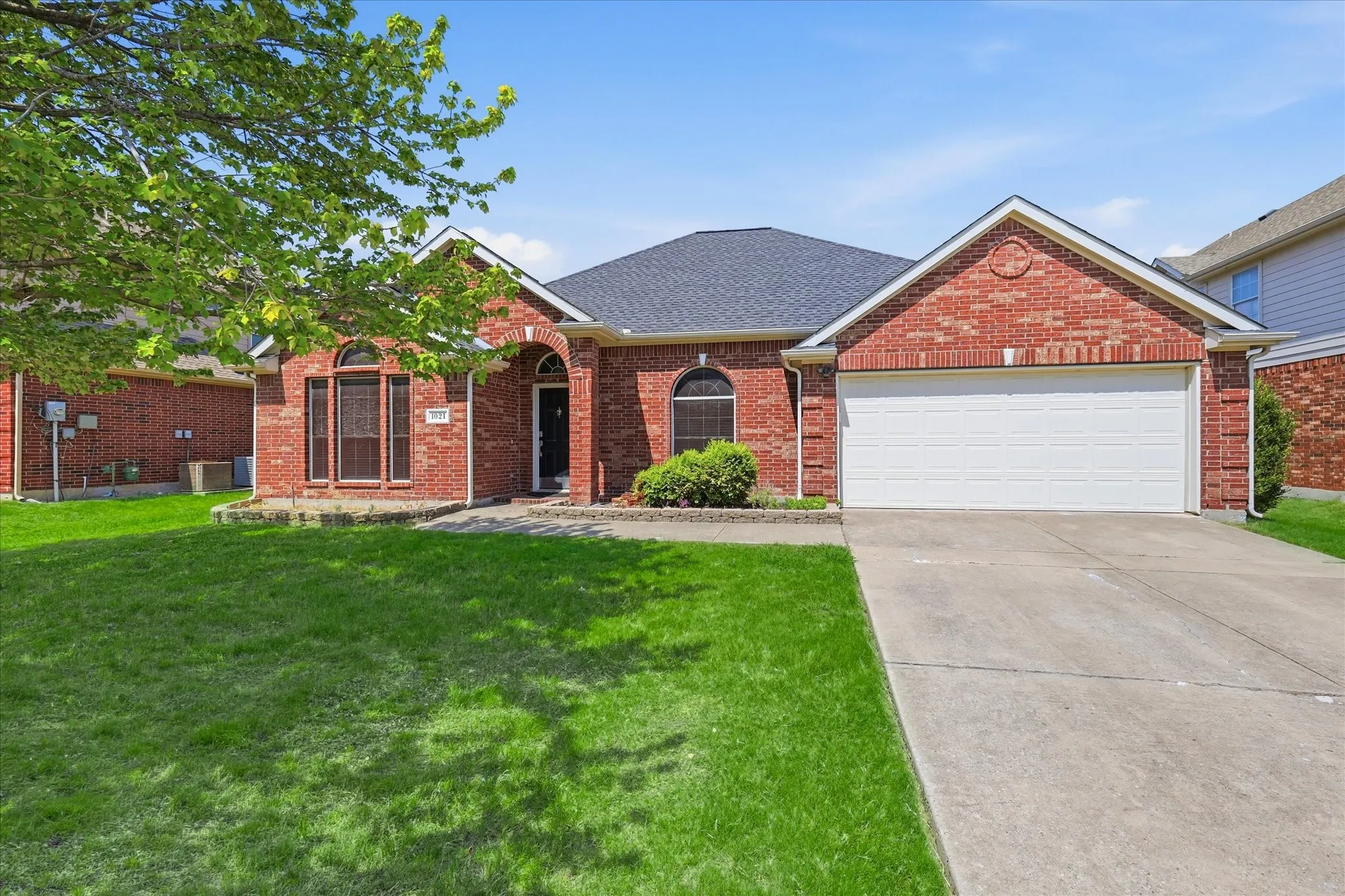 Single Family Residence For Sale in Collin County , 1021 Hyannis Street, Plano, Texas 75094, 4 Bedroom, 2 Bathroom, 2 Garage spaces, 2,401 Sqft, built in 2004, mls#21336527, Real Estate Agent in Plano, Homes For Sale in Collin county, Homes For Sale in Plano, Realtor in Plano Texas, Real Estate Brokerage Independent Realty Texas, Luminita Cordes Realtor