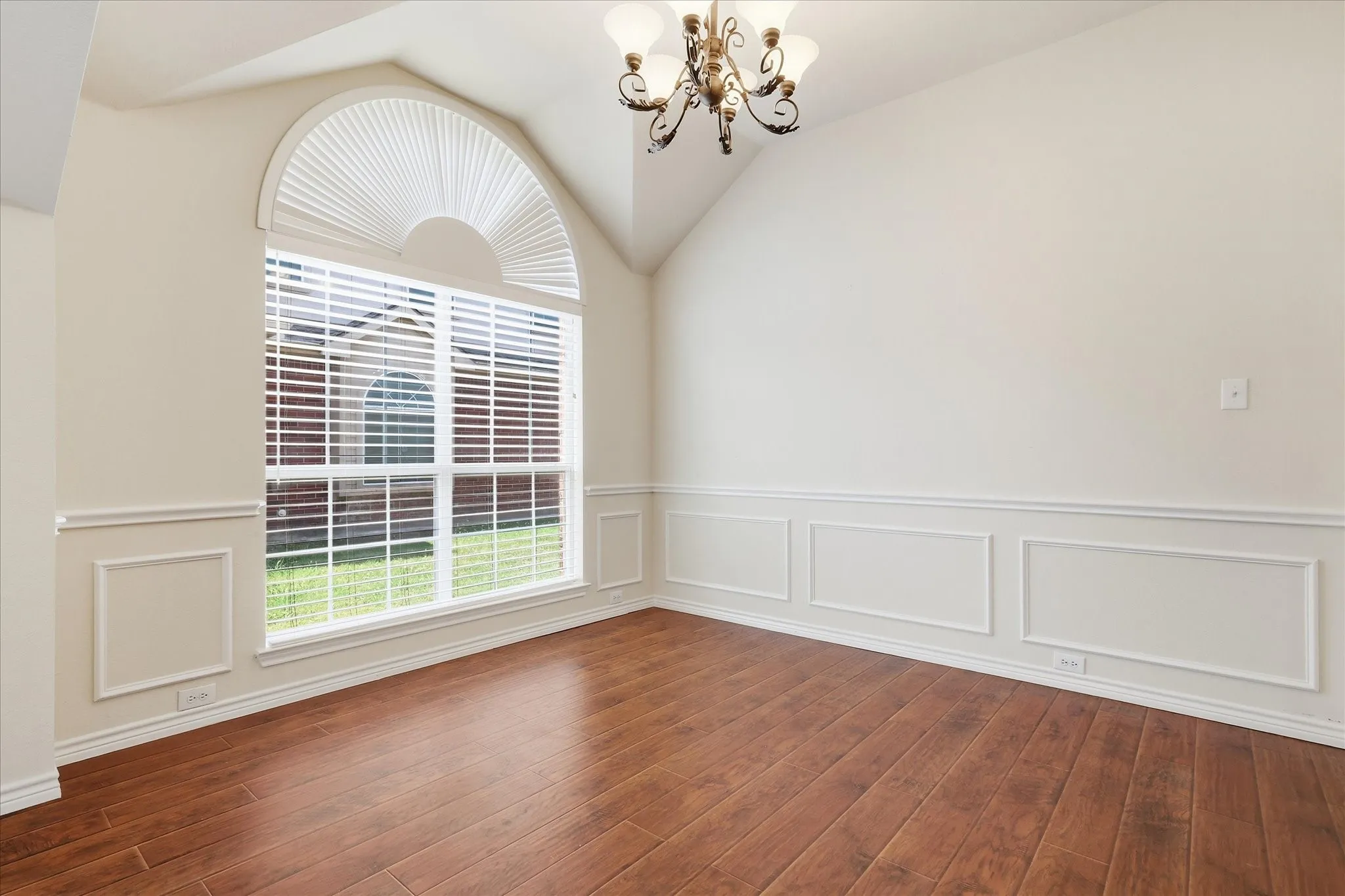 Single Family Residence For Sale in Collin County , 1021 Hyannis Street, Plano, Texas 75094, 4 Bedroom, 2 Bathroom, 2 Garage spaces, 2,401 Sqft, built in 2004, mls#21336527, Real Estate Agent in Plano, Homes For Sale in Collin county, Homes For Sale in Plano, Realtor in Plano Texas, Real Estate Brokerage Independent Realty Texas, Luminita Cordes Realtor
