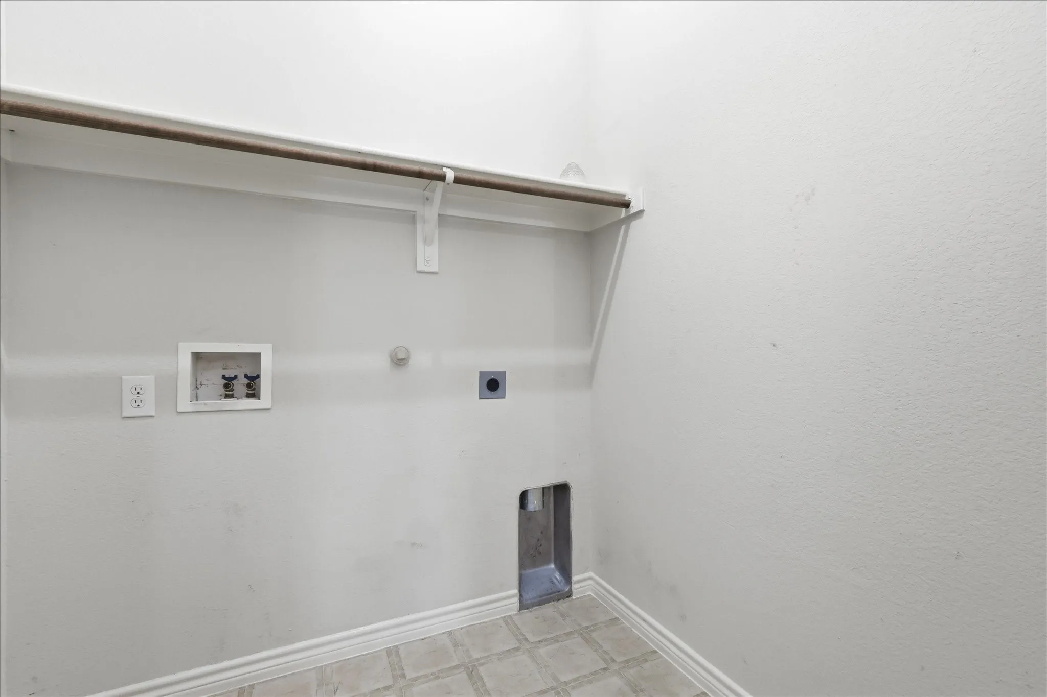 Single Family Residence For Sale in Collin County , 1021 Hyannis Street, Plano, Texas 75094, 4 Bedroom, 2 Bathroom, 2 Garage spaces, 2,401 Sqft, built in 2004, mls#21336527, Real Estate Agent in Plano, Homes For Sale in Collin county, Homes For Sale in Plano, Realtor in Plano Texas, Real Estate Brokerage Independent Realty Texas, Luminita Cordes Realtor