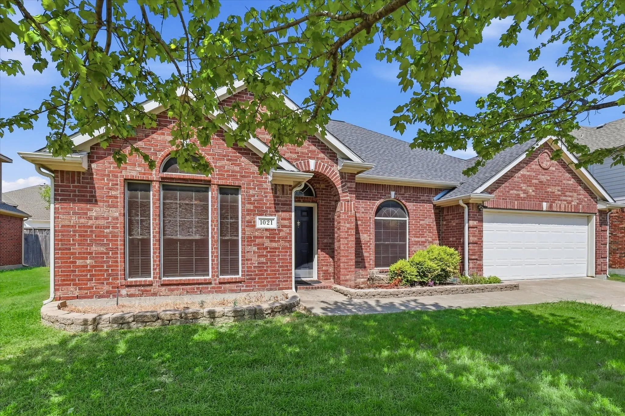 Single Family Residence For Sale in Collin County , 1021 Hyannis Street, Plano, Texas 75094, 4 Bedroom, 2 Bathroom, 2 Garage spaces, 2,401 Sqft, built in 2004, mls#21336527, Real Estate Agent in Plano, Homes For Sale in Collin county, Homes For Sale in Plano, Realtor in Plano Texas, Real Estate Brokerage Independent Realty Texas, Luminita Cordes Realtor