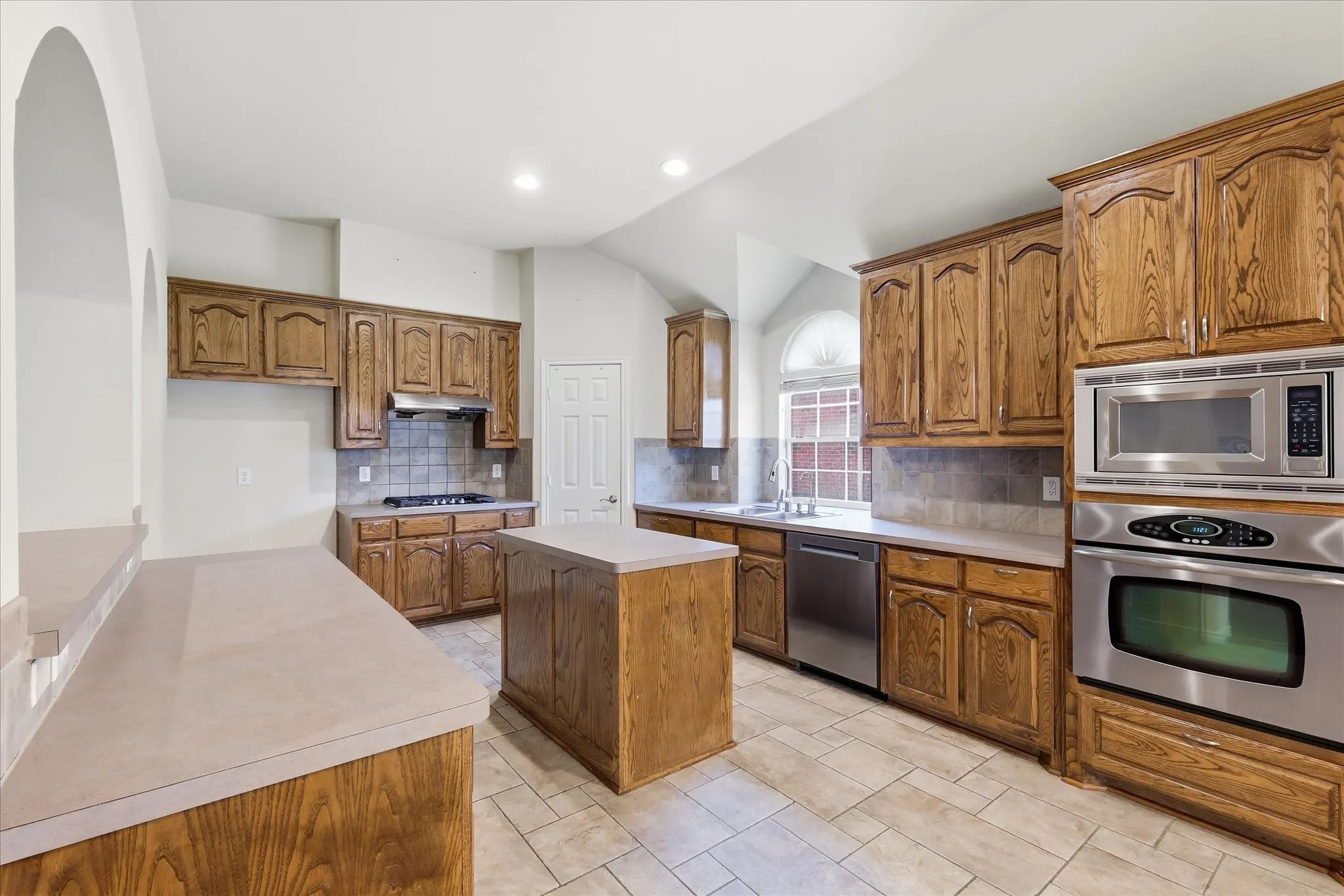 Single Family Residence For Sale in Collin County , 1021 Hyannis Street, Plano, Texas 75094, 4 Bedroom, 2 Bathroom, 2 Garage spaces, 2,401 Sqft, built in 2004, mls#21336527, Real Estate Agent in Plano, Homes For Sale in Collin county, Homes For Sale in Plano, Realtor in Plano Texas, Real Estate Brokerage Independent Realty Texas, Luminita Cordes Realtor