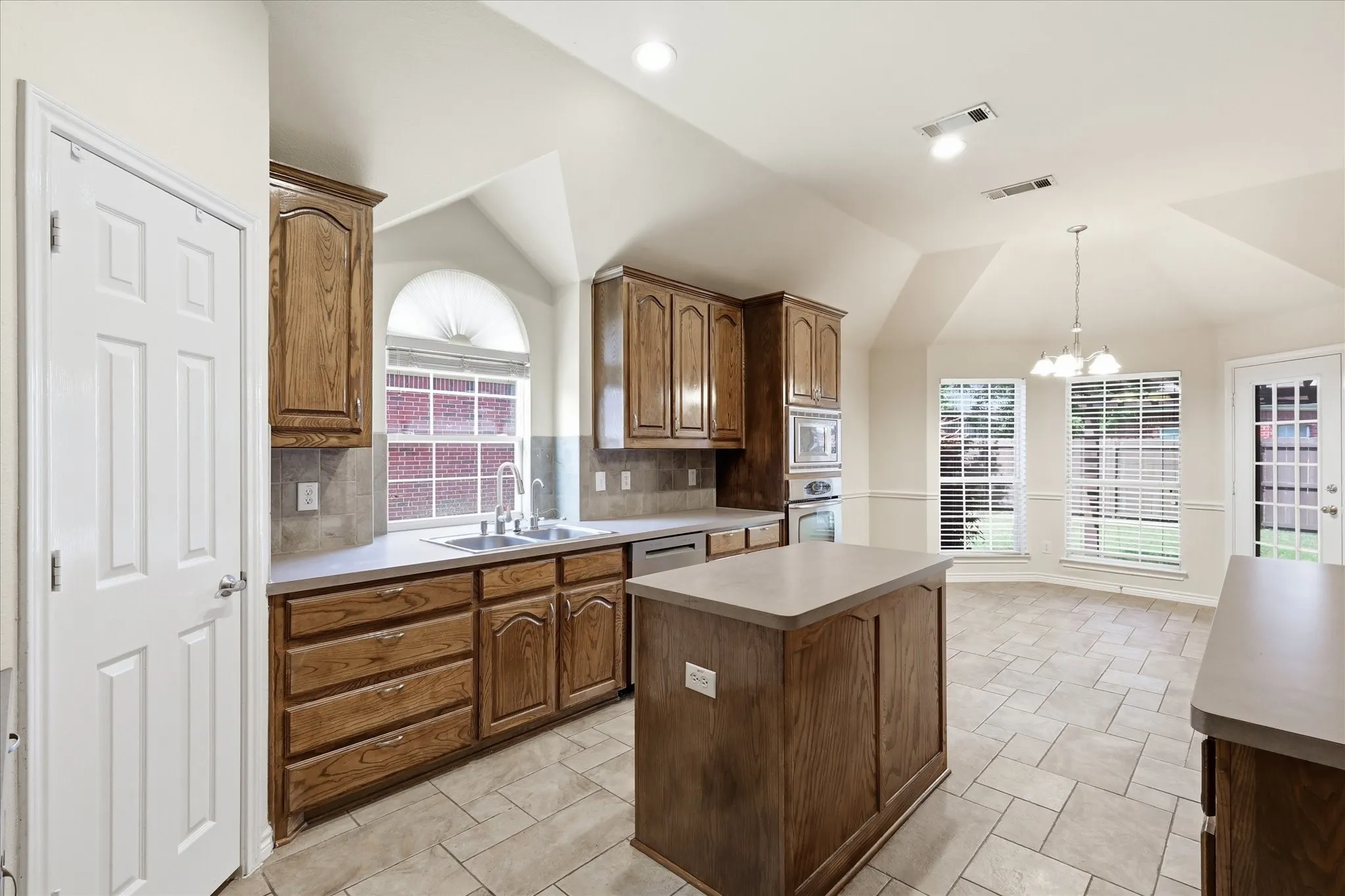 Single Family Residence For Sale in Collin County , 1021 Hyannis Street, Plano, Texas 75094, 4 Bedroom, 2 Bathroom, 2 Garage spaces, 2,401 Sqft, built in 2004, mls#21336527, Real Estate Agent in Plano, Homes For Sale in Collin county, Homes For Sale in Plano, Realtor in Plano Texas, Real Estate Brokerage Independent Realty Texas, Luminita Cordes Realtor