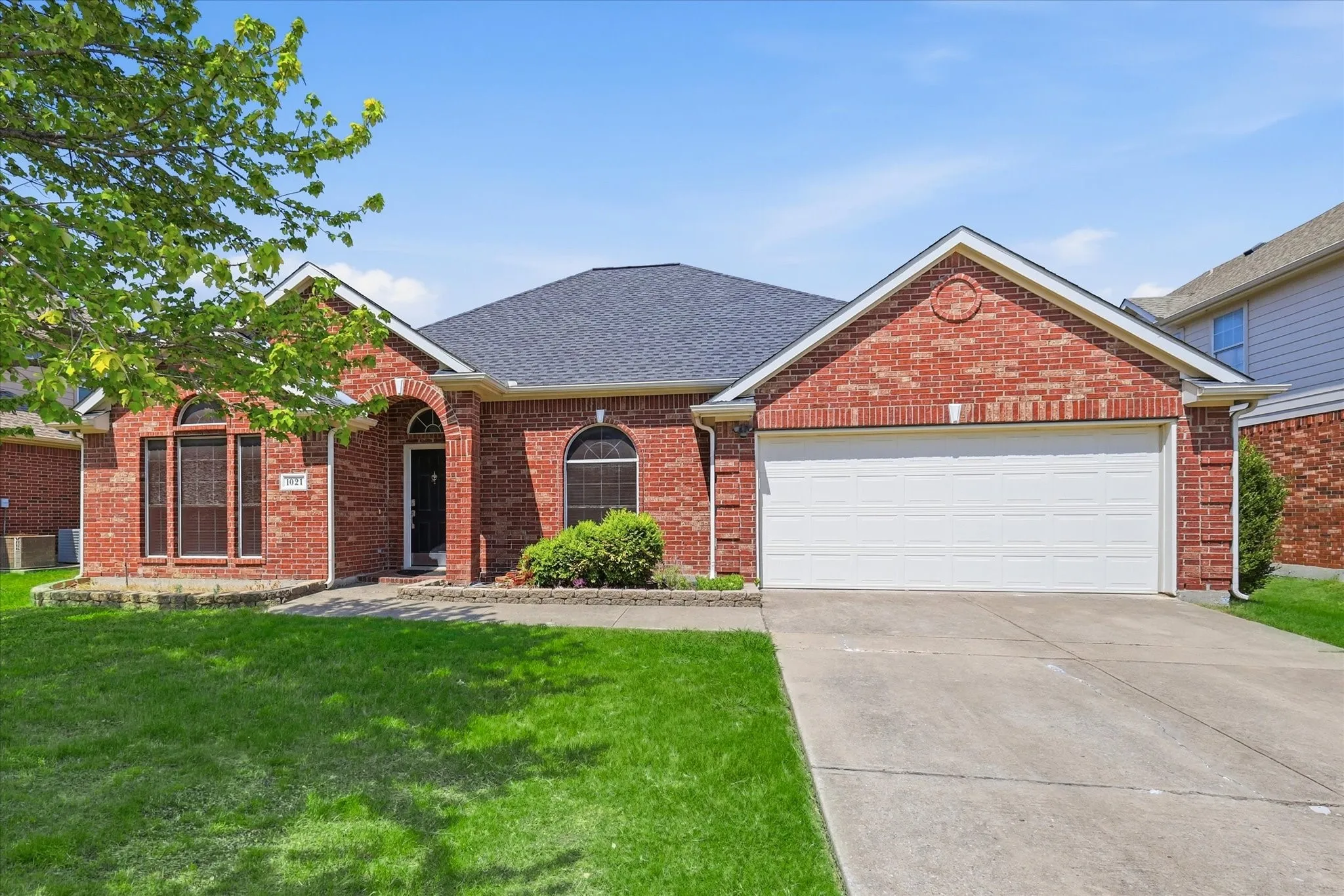 Single Family Residence For Sale in Collin County , 1021 Hyannis Street, Plano, Texas 75094, 4 Bedroom, 2 Bathroom, 2 Garage spaces, 2,401 Sqft, built in 2004, mls#21336527, Real Estate Agent in Plano, Homes For Sale in Collin county, Homes For Sale in Plano, Realtor in Plano Texas, Real Estate Brokerage Independent Realty Texas, Luminita Cordes Realtor