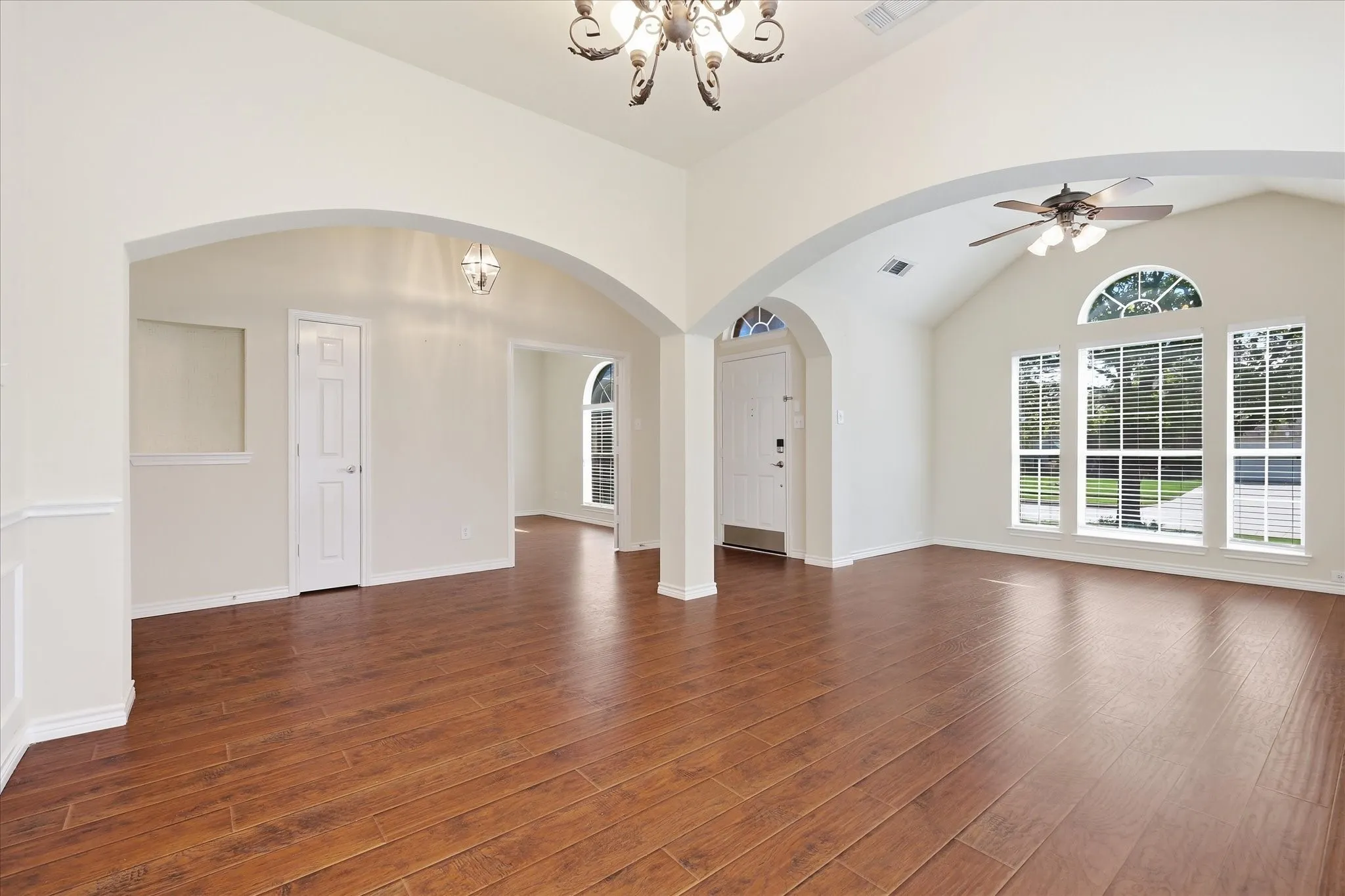 Single Family Residence For Sale in Collin County , 1021 Hyannis Street, Plano, Texas 75094, 4 Bedroom, 2 Bathroom, 2 Garage spaces, 2,401 Sqft, built in 2004, mls#21336527, Real Estate Agent in Plano, Homes For Sale in Collin county, Homes For Sale in Plano, Realtor in Plano Texas, Real Estate Brokerage Independent Realty Texas, Luminita Cordes Realtor