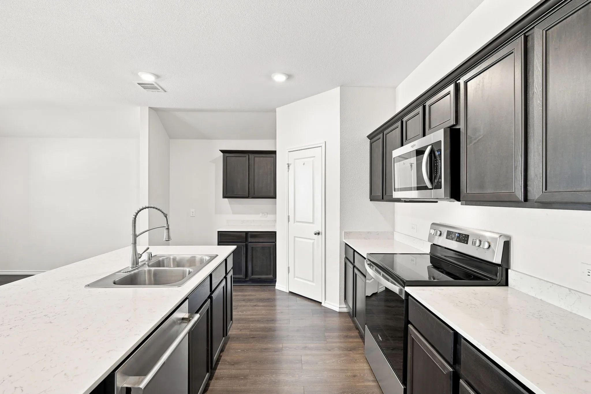 Single Family Residence For Sale in Ellis County , 1100 Canterbury Lane, Ennis, Texas 75119, 4 Bedroom, 2 Bathroom, 2 Garage spaces, 1,699 Sqft, built in 2022, mls#21338121, Real Estate Agent in Ennis, Homes For Sale in Ellis county, Homes For Sale in Ennis, Realtor in Ennis Texas, Real Estate Brokerage Independent Realty Texas, Luminita Cordes Realtor