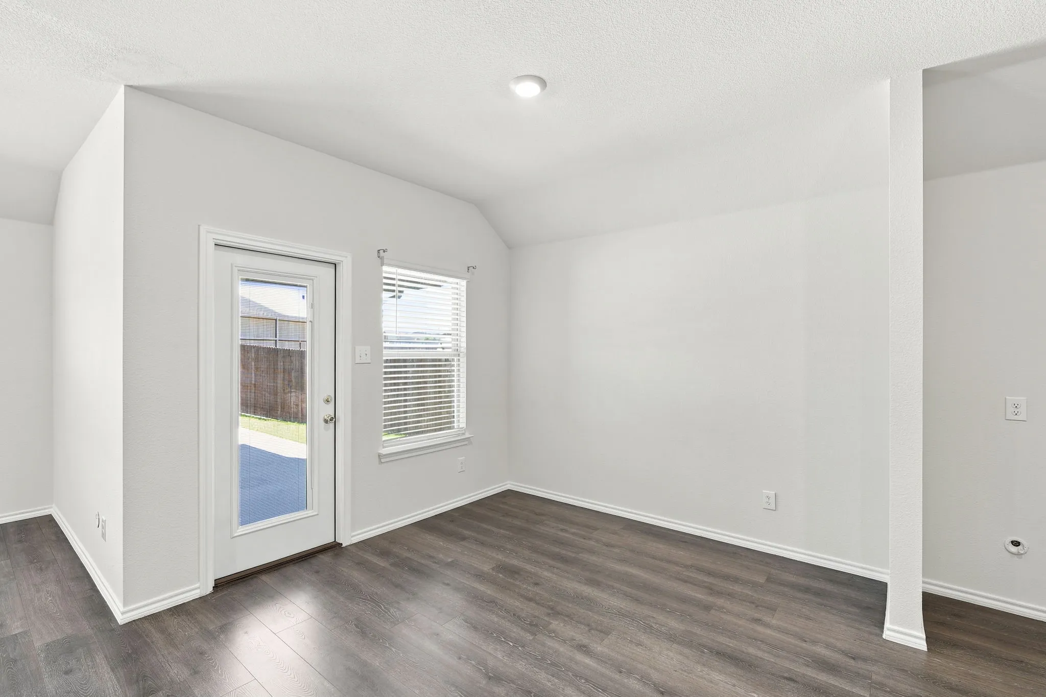 Single Family Residence For Sale in Ellis County , 1100 Canterbury Lane, Ennis, Texas 75119, 4 Bedroom, 2 Bathroom, 2 Garage spaces, 1,699 Sqft, built in 2022, mls#21338121, Real Estate Agent in Ennis, Homes For Sale in Ellis county, Homes For Sale in Ennis, Realtor in Ennis Texas, Real Estate Brokerage Independent Realty Texas, Luminita Cordes Realtor