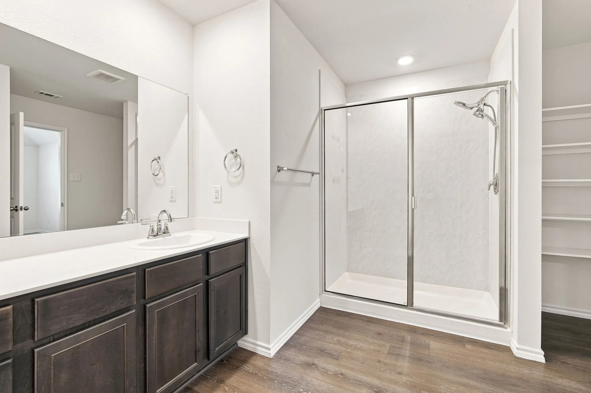 Single Family Residence For Sale in Ellis County , 1100 Canterbury Lane, Ennis, Texas 75119, 4 Bedroom, 2 Bathroom, 2 Garage spaces, 1,699 Sqft, built in 2022, mls#21338121, Real Estate Agent in Ennis, Homes For Sale in Ellis county, Homes For Sale in Ennis, Realtor in Ennis Texas, Real Estate Brokerage Independent Realty Texas, Luminita Cordes Realtor