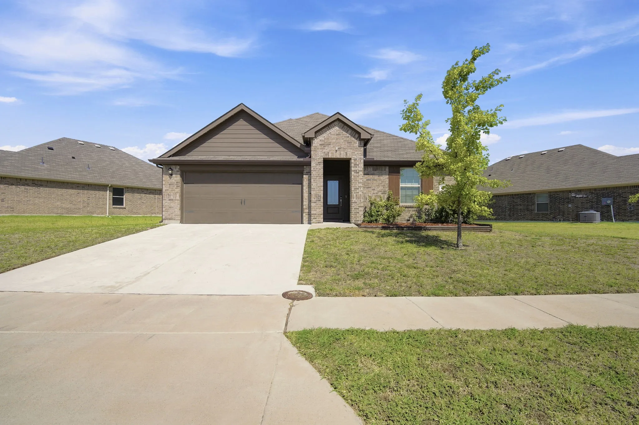 Single Family Residence For Sale in Ellis County , 1100 Canterbury Lane, Ennis, Texas 75119, 4 Bedroom, 2 Bathroom, 2 Garage spaces, 1,699 Sqft, built in 2022, mls#21338121, Real Estate Agent in Ennis, Homes For Sale in Ellis county, Homes For Sale in Ennis, Realtor in Ennis Texas, Real Estate Brokerage Independent Realty Texas, Luminita Cordes Realtor