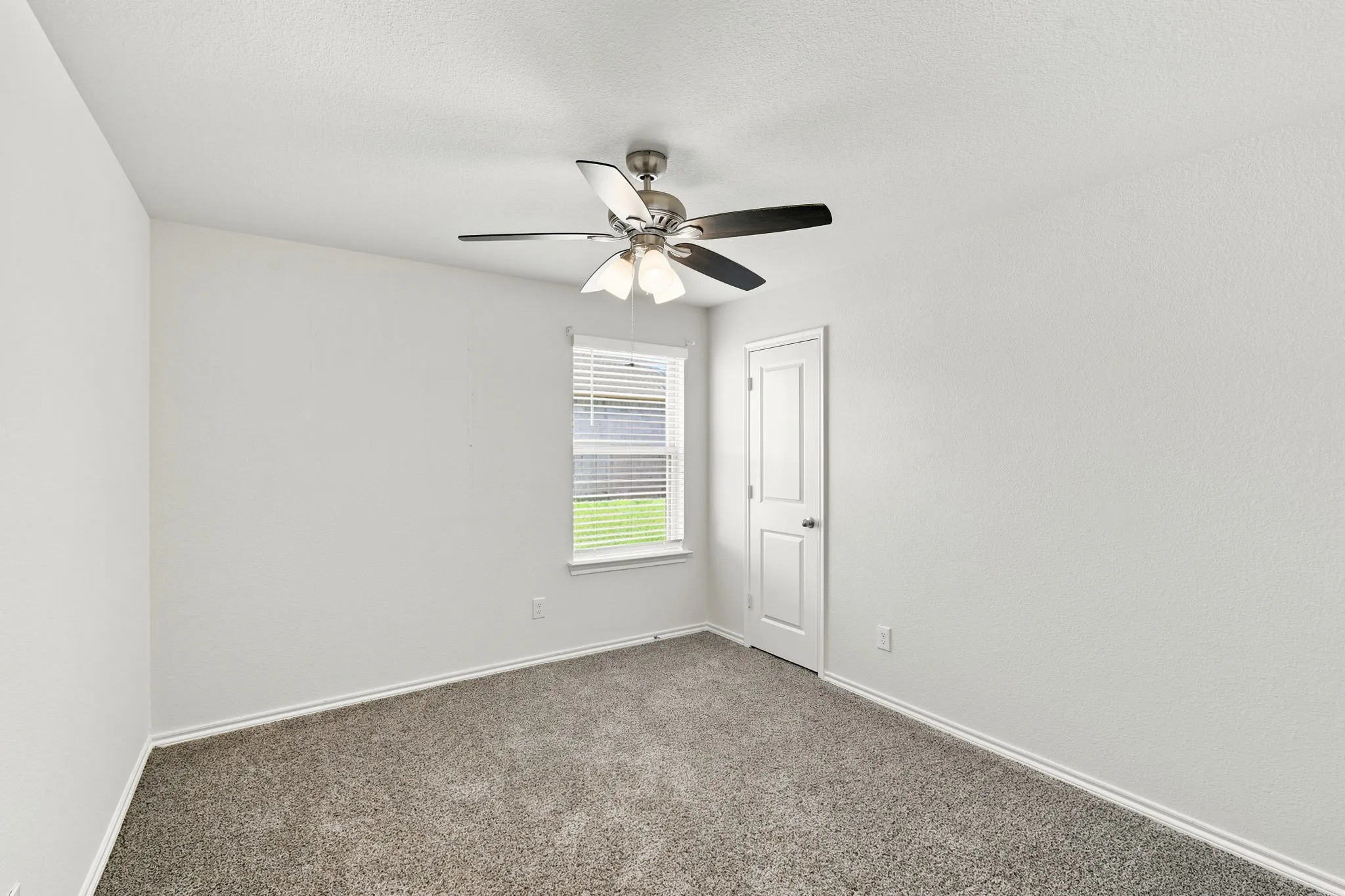 Single Family Residence For Sale in Ellis County , 1100 Canterbury Lane, Ennis, Texas 75119, 4 Bedroom, 2 Bathroom, 2 Garage spaces, 1,699 Sqft, built in 2022, mls#21338121, Real Estate Agent in Ennis, Homes For Sale in Ellis county, Homes For Sale in Ennis, Realtor in Ennis Texas, Real Estate Brokerage Independent Realty Texas, Luminita Cordes Realtor