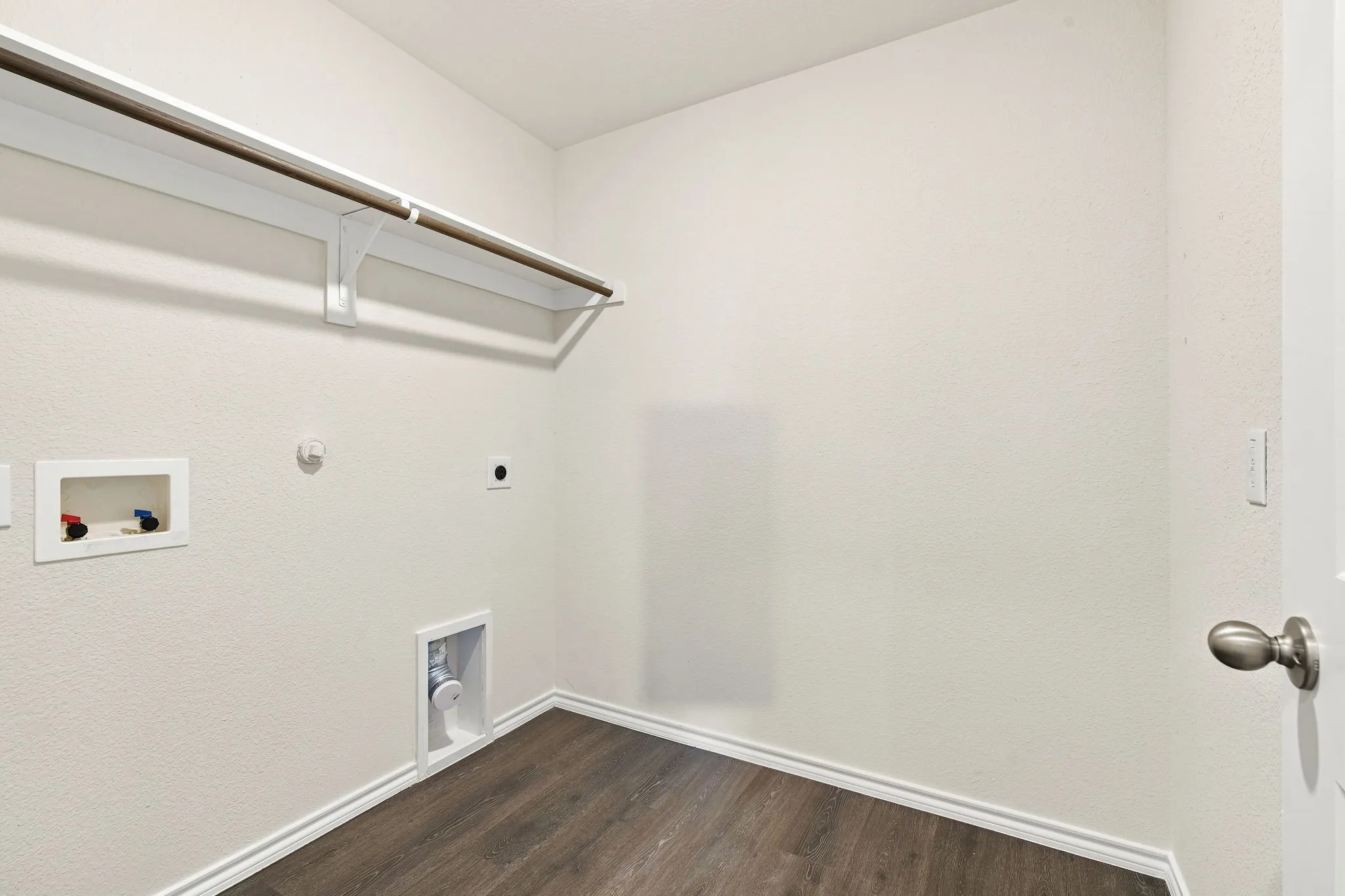 Single Family Residence For Sale in Ellis County , 1100 Canterbury Lane, Ennis, Texas 75119, 4 Bedroom, 2 Bathroom, 2 Garage spaces, 1,699 Sqft, built in 2022, mls#21338121, Real Estate Agent in Ennis, Homes For Sale in Ellis county, Homes For Sale in Ennis, Realtor in Ennis Texas, Real Estate Brokerage Independent Realty Texas, Luminita Cordes Realtor
