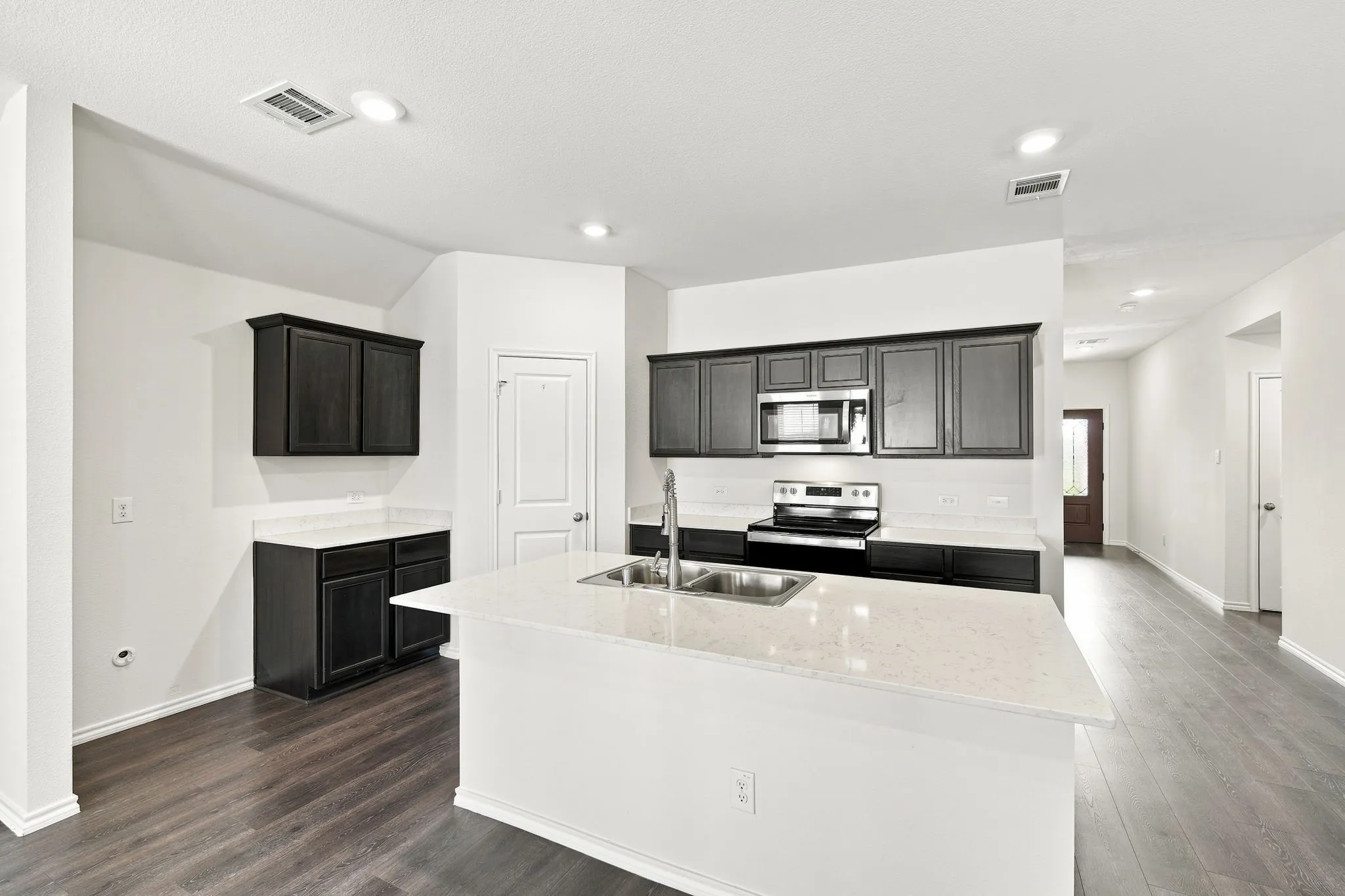 Single Family Residence For Sale in Ellis County , 1100 Canterbury Lane, Ennis, Texas 75119, 4 Bedroom, 2 Bathroom, 2 Garage spaces, 1,699 Sqft, built in 2022, mls#21338121, Real Estate Agent in Ennis, Homes For Sale in Ellis county, Homes For Sale in Ennis, Realtor in Ennis Texas, Real Estate Brokerage Independent Realty Texas, Luminita Cordes Realtor