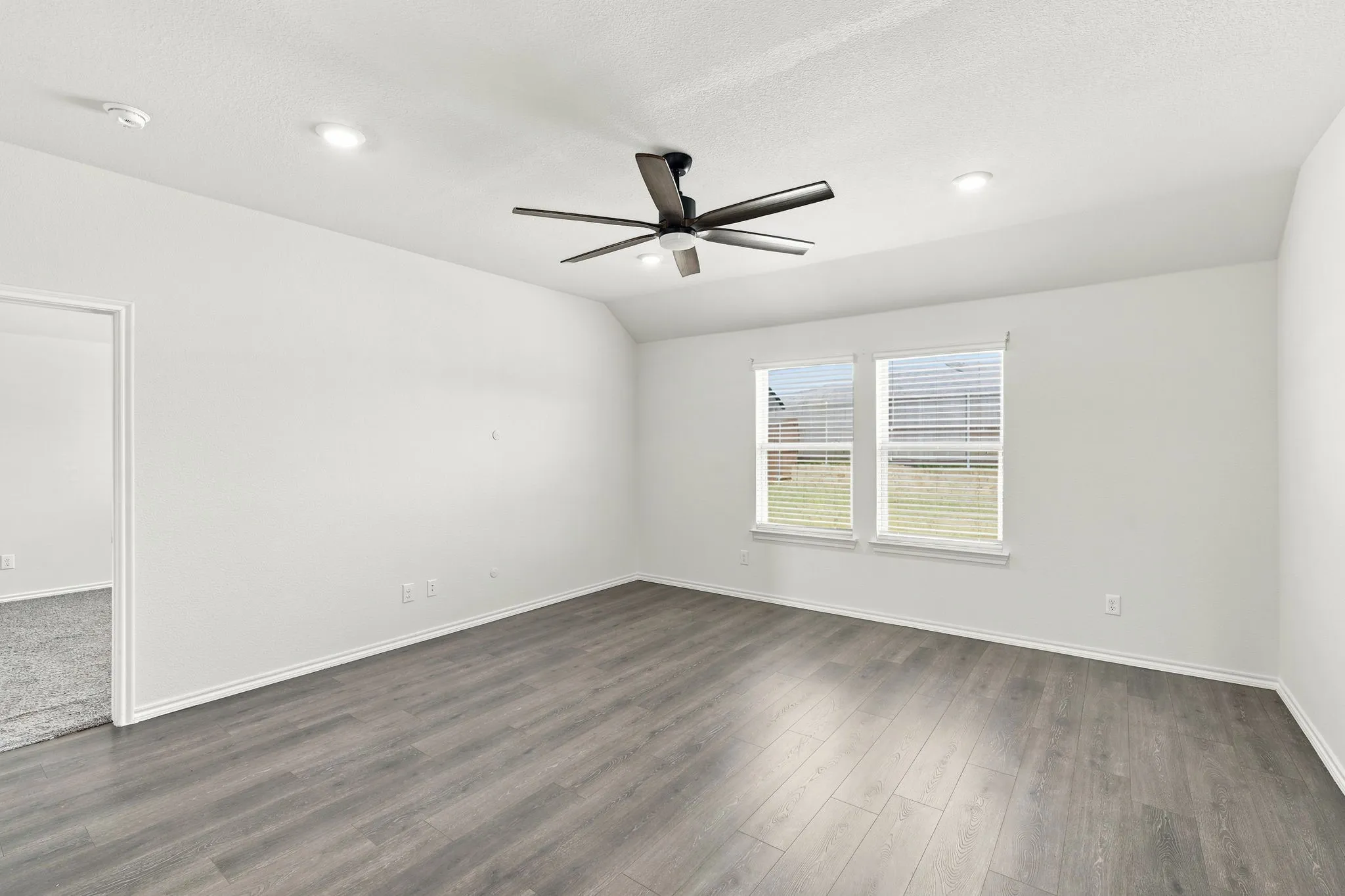 Single Family Residence For Sale in Ellis County , 1100 Canterbury Lane, Ennis, Texas 75119, 4 Bedroom, 2 Bathroom, 2 Garage spaces, 1,699 Sqft, built in 2022, mls#21338121, Real Estate Agent in Ennis, Homes For Sale in Ellis county, Homes For Sale in Ennis, Realtor in Ennis Texas, Real Estate Brokerage Independent Realty Texas, Luminita Cordes Realtor