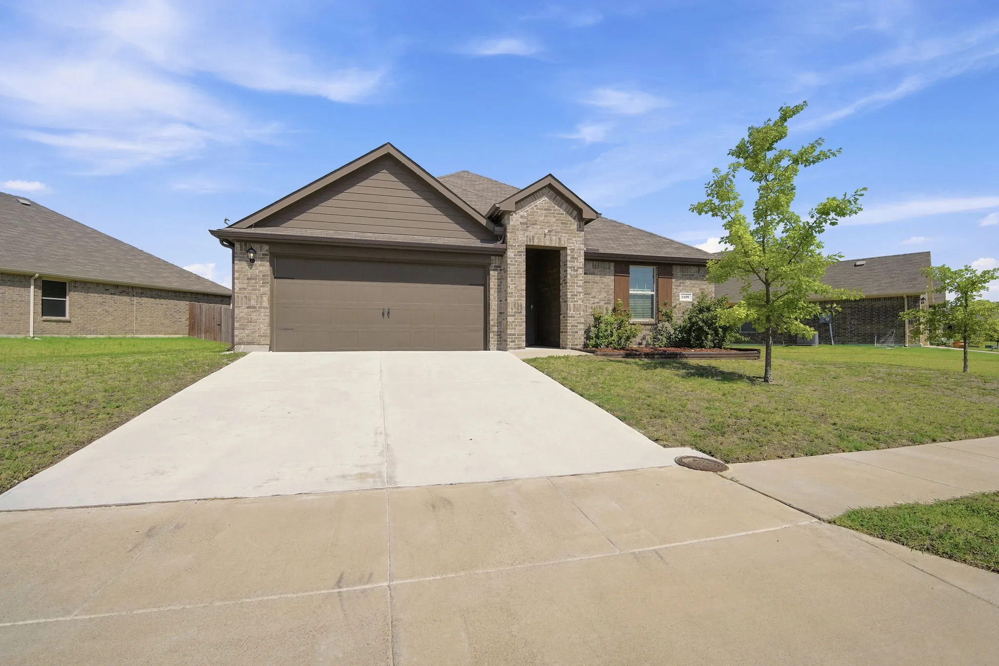 Single Family Residence For Sale in Ellis County , 1100 Canterbury Lane, Ennis, Texas 75119, 4 Bedroom, 2 Bathroom, 2 Garage spaces, 1,699 Sqft, built in 2022, mls#21338121, Real Estate Agent in Ennis, Homes For Sale in Ellis county, Homes For Sale in Ennis, Realtor in Ennis Texas, Real Estate Brokerage Independent Realty Texas, Luminita Cordes Realtor
