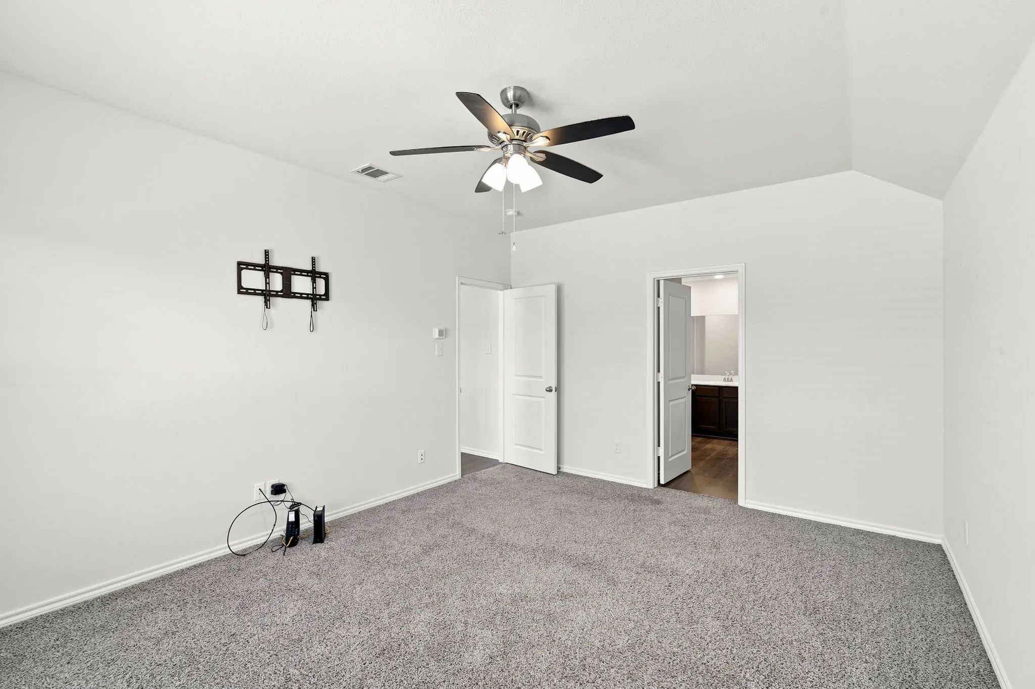 Single Family Residence For Sale in Ellis County , 1100 Canterbury Lane, Ennis, Texas 75119, 4 Bedroom, 2 Bathroom, 2 Garage spaces, 1,699 Sqft, built in 2022, mls#21338121, Real Estate Agent in Ennis, Homes For Sale in Ellis county, Homes For Sale in Ennis, Realtor in Ennis Texas, Real Estate Brokerage Independent Realty Texas, Luminita Cordes Realtor