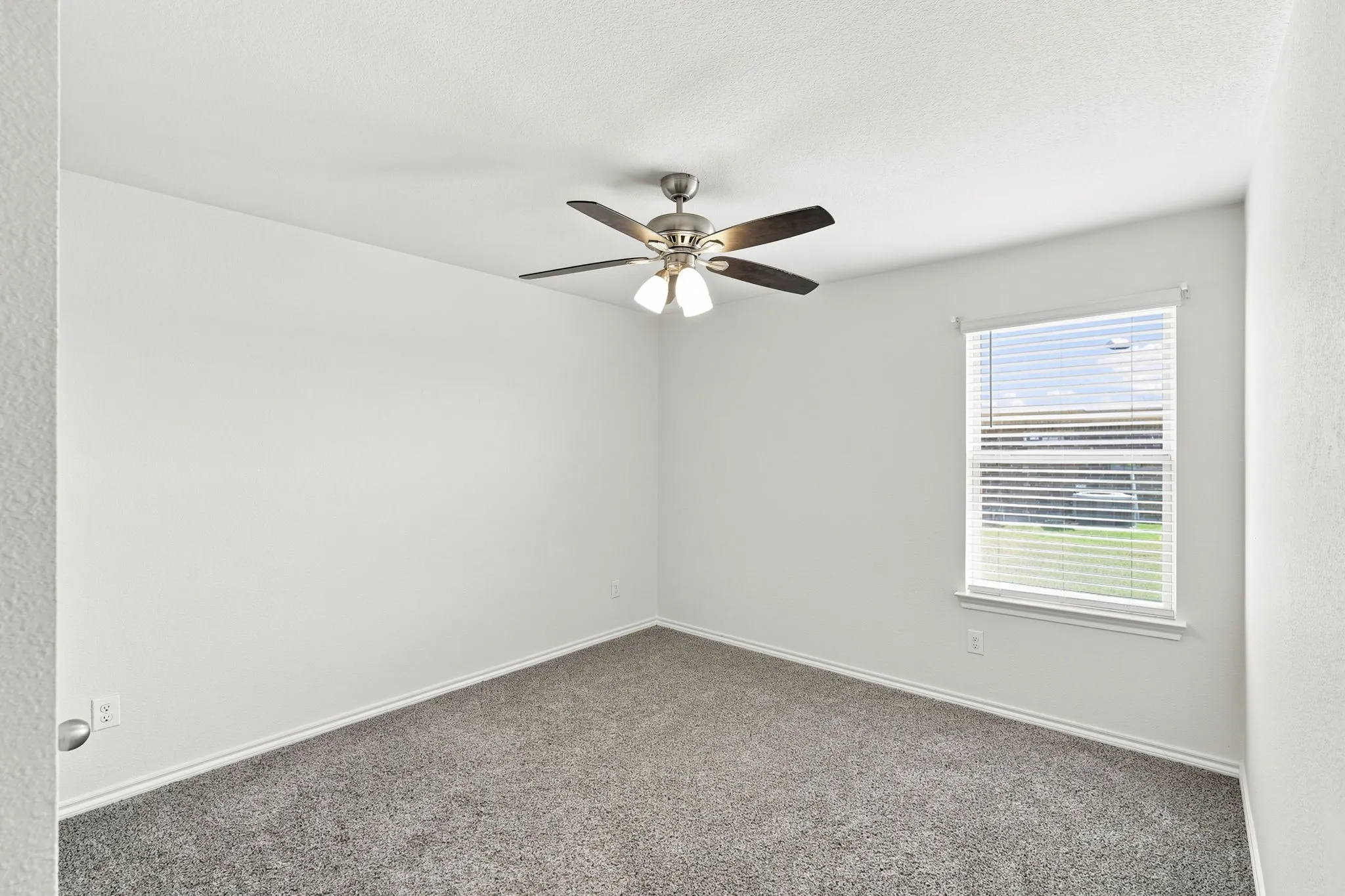 Single Family Residence For Sale in Ellis County , 1100 Canterbury Lane, Ennis, Texas 75119, 4 Bedroom, 2 Bathroom, 2 Garage spaces, 1,699 Sqft, built in 2022, mls#21338121, Real Estate Agent in Ennis, Homes For Sale in Ellis county, Homes For Sale in Ennis, Realtor in Ennis Texas, Real Estate Brokerage Independent Realty Texas, Luminita Cordes Realtor