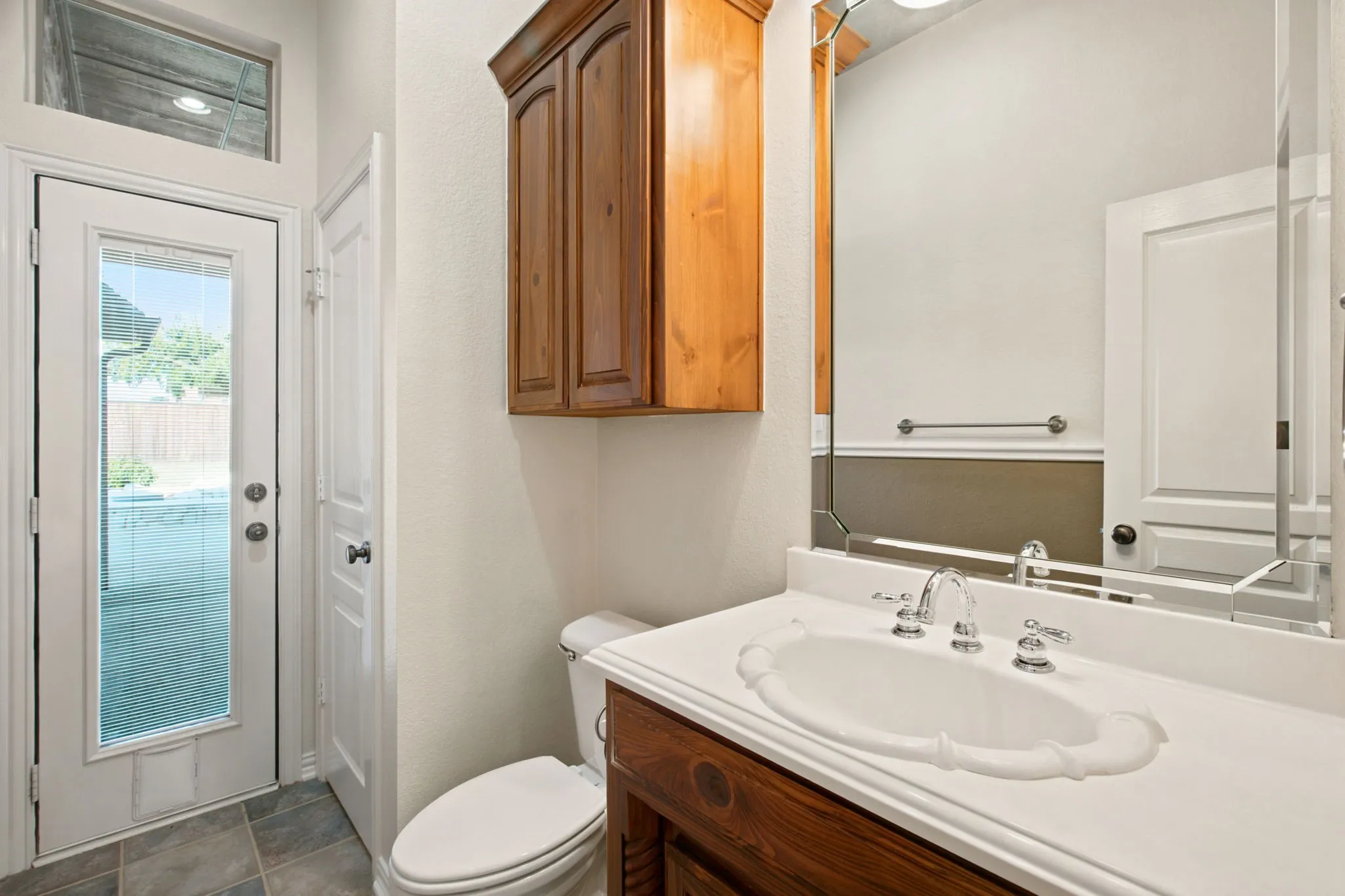 Half bath/pool bath