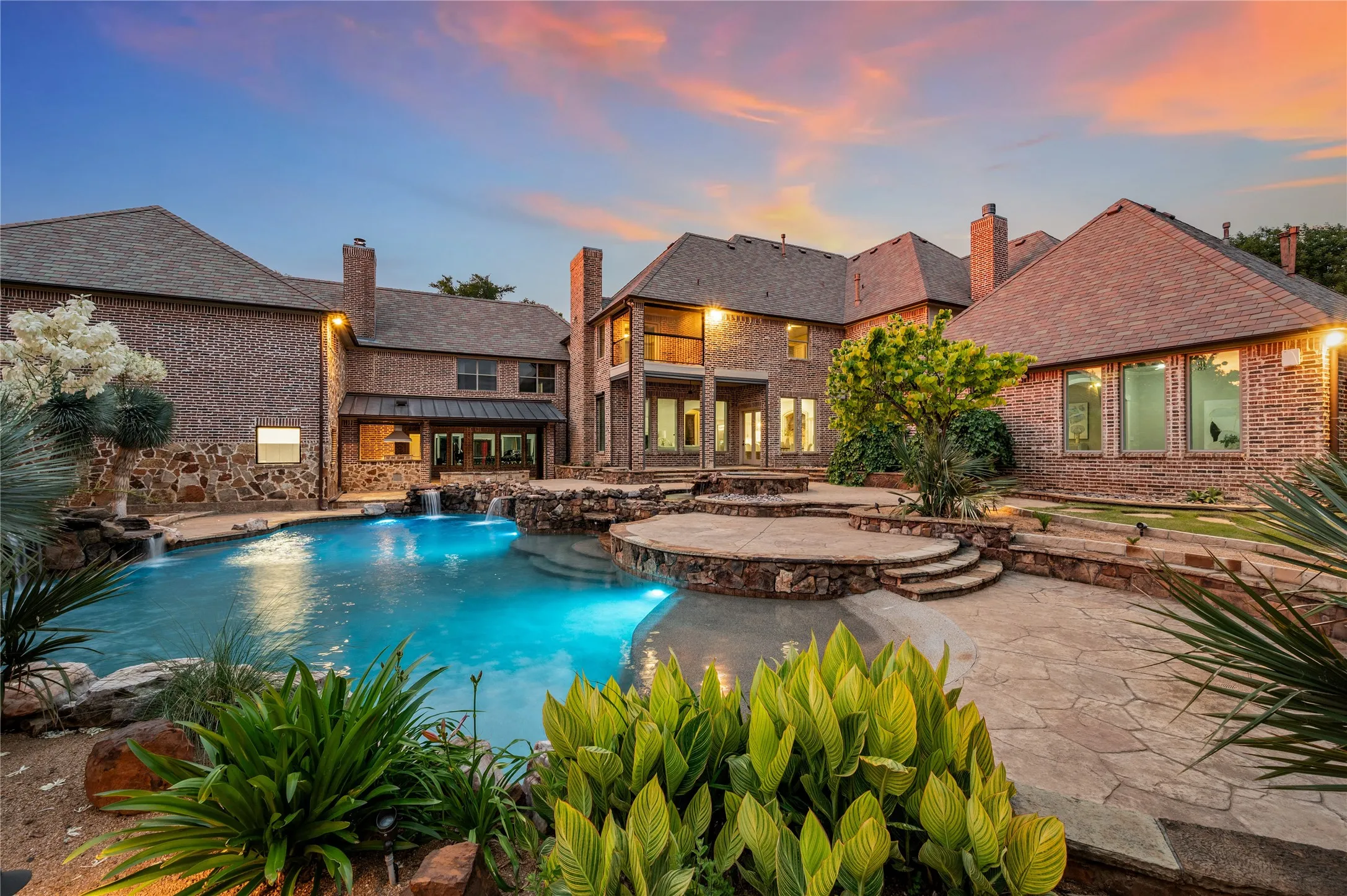 Single Family Residence For Sale in Denton County , 1609 Noble Way, Flower Mound, Texas 75022, 7 Bedroom, 9 Bathroom, 3 Garage spaces, 10,441 Sqft, built in 2005, mls#21338786, Real Estate Agent in Flower Mound, Homes For Sale in Denton county, Homes For Sale in Flower Mound, Realtor in Flower Mound Texas, Real Estate Brokerage Independent Realty Texas, Luminita Cordes Realtor
