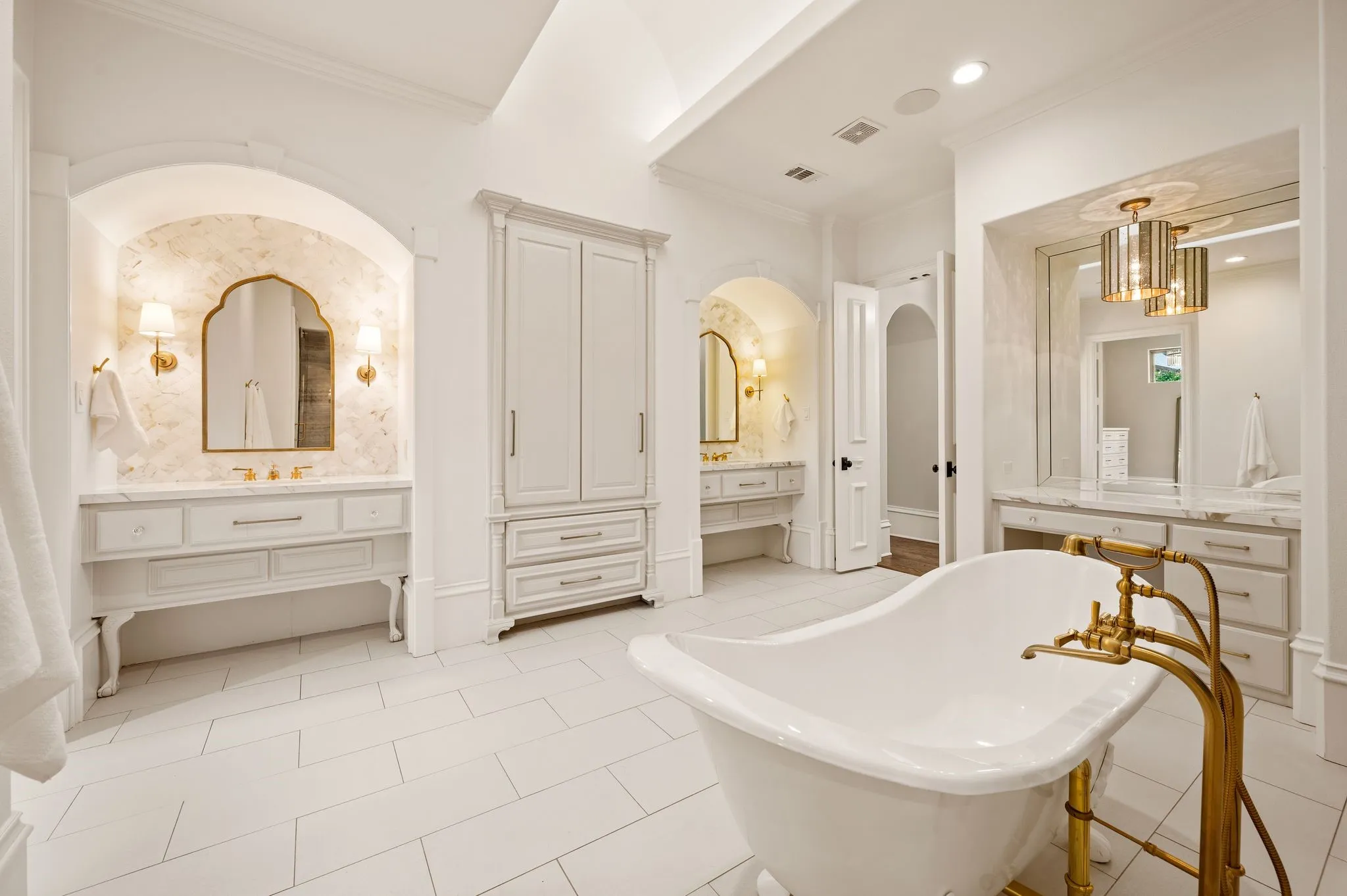 Single Family Residence For Sale in Denton County , 1609 Noble Way, Flower Mound, Texas 75022, 7 Bedroom, 9 Bathroom, 3 Garage spaces, 10,441 Sqft, built in 2005, mls#21338786, Real Estate Agent in Flower Mound, Homes For Sale in Denton county, Homes For Sale in Flower Mound, Realtor in Flower Mound Texas, Real Estate Brokerage Independent Realty Texas, Luminita Cordes Realtor