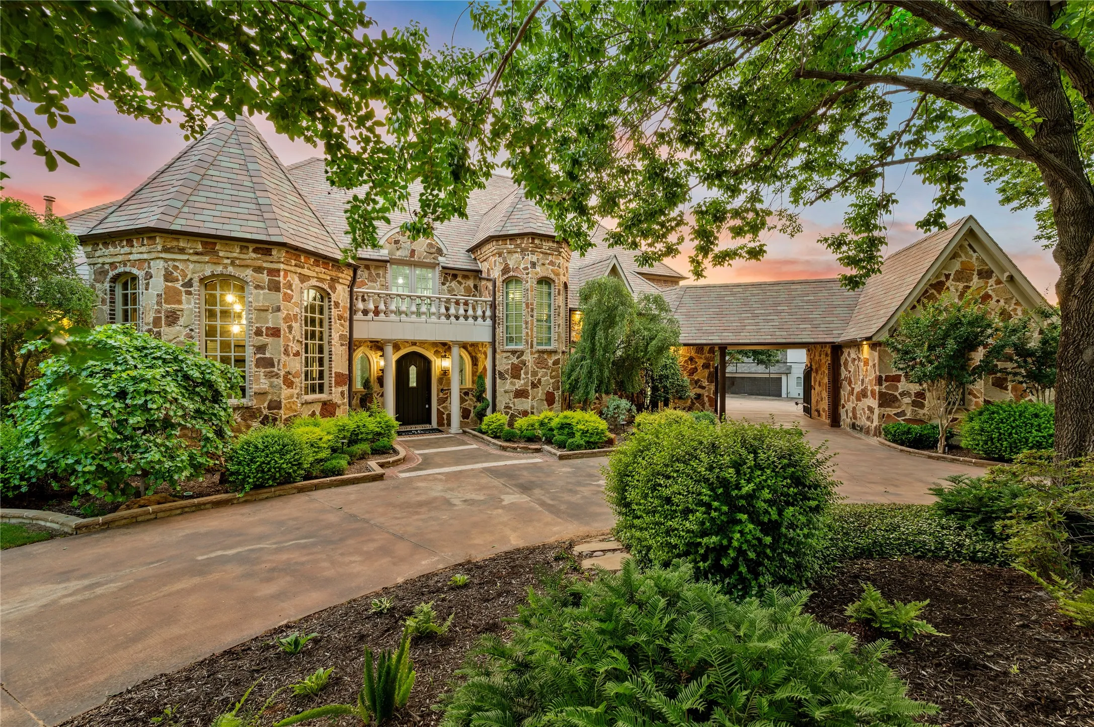 Single Family Residence For Sale in Denton County , 1609 Noble Way, Flower Mound, Texas 75022, 7 Bedroom, 9 Bathroom, 3 Garage spaces, 10,441 Sqft, built in 2005, mls#21338786, Real Estate Agent in Flower Mound, Homes For Sale in Denton county, Homes For Sale in Flower Mound, Realtor in Flower Mound Texas, Real Estate Brokerage Independent Realty Texas, Luminita Cordes Realtor