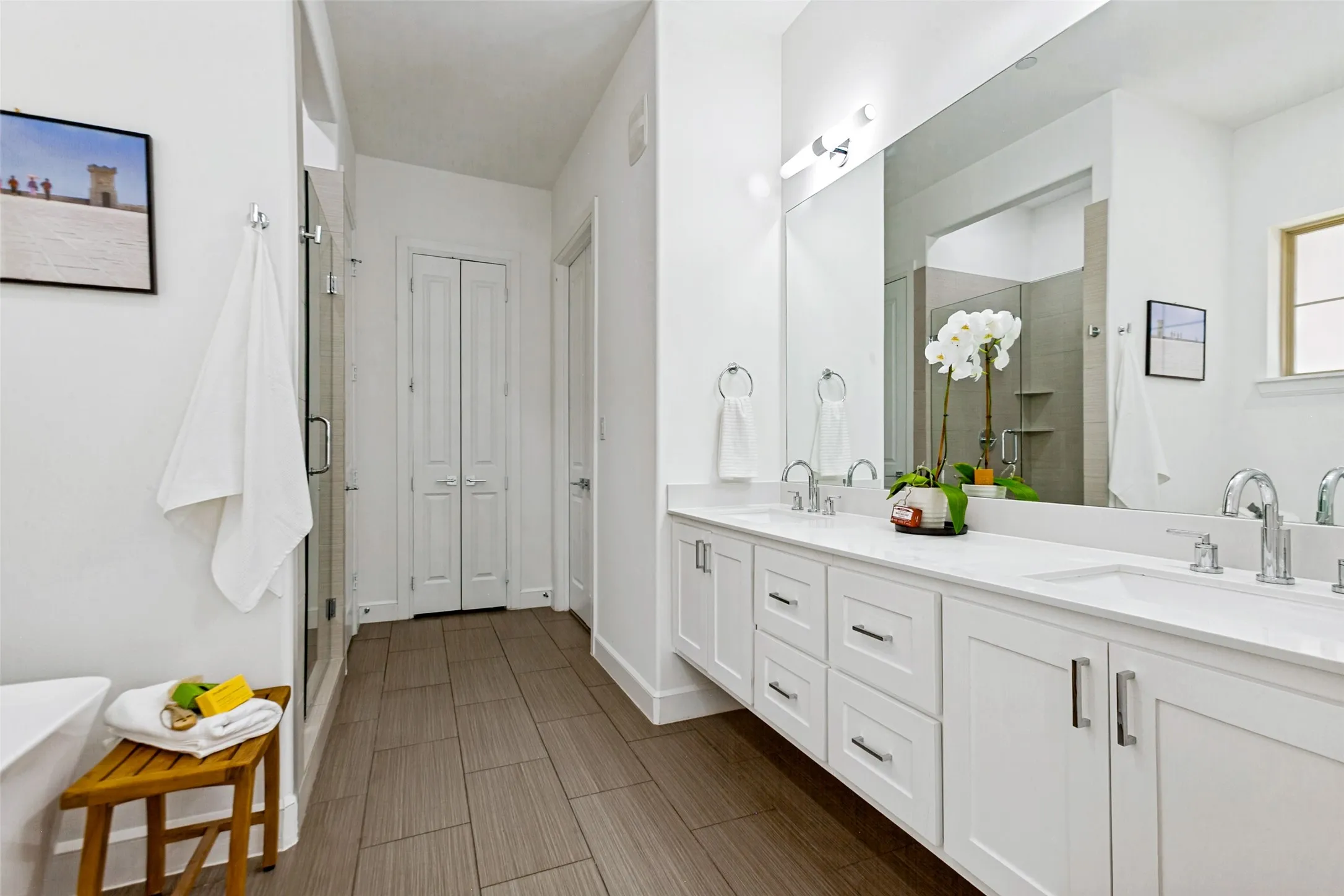 Primary ensuite bath with double sinks and large walk in closet!
