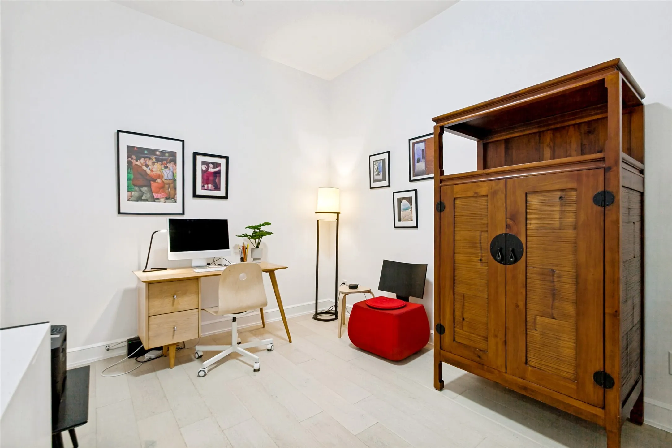 Front guest bedroom or study!