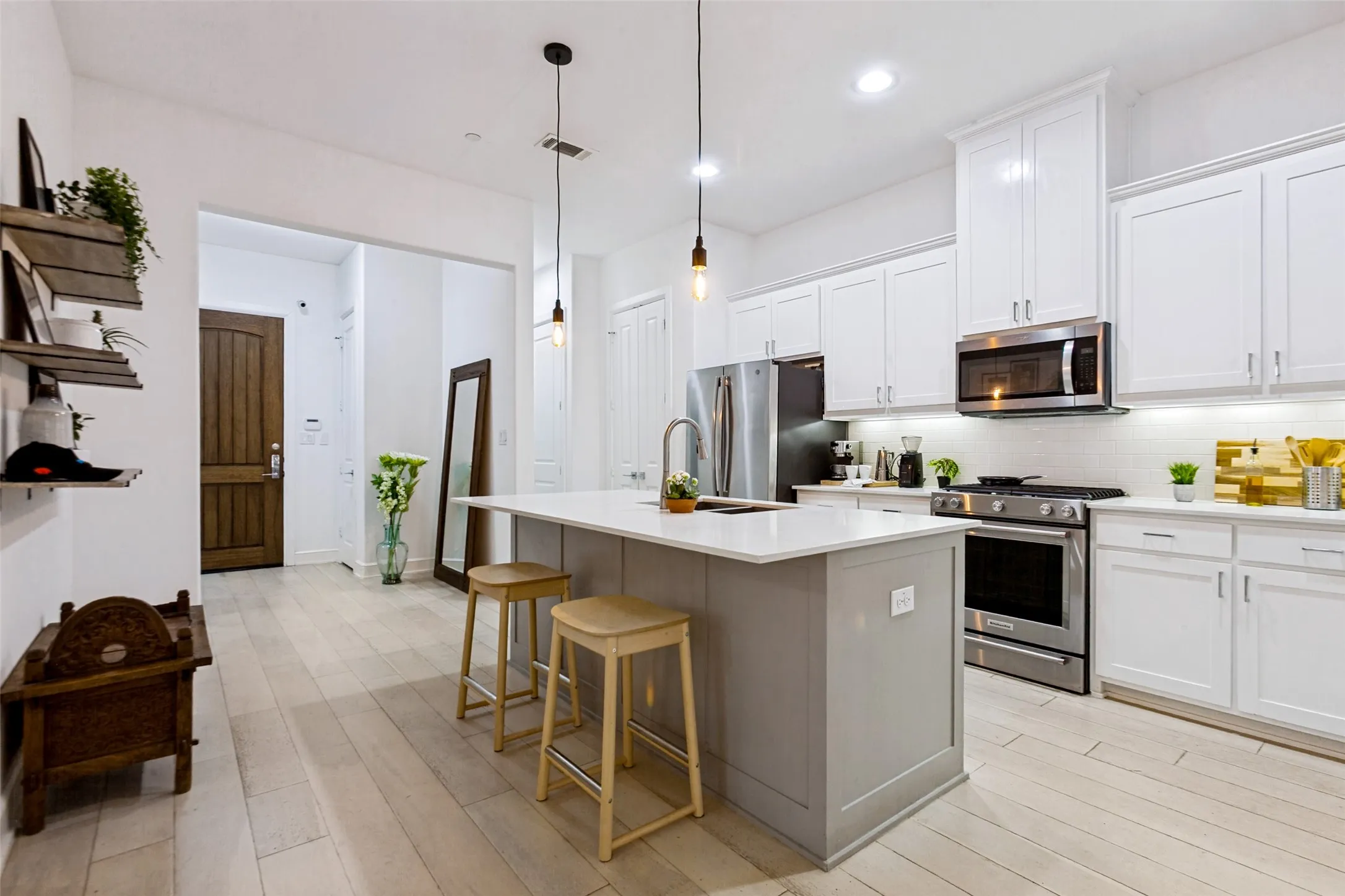 Spacious kitchen!