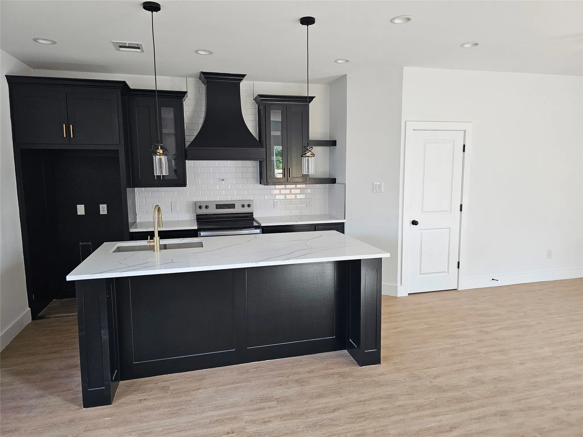 Townhouse For Sale in Dallas County , 5031 Colonial Avenue, Dallas, Texas 75215, 3 Bedroom, 3 Bathroom, 2 Garage spaces, 1,725 Sqft, built in 2026, mls#21339239, Real Estate Agent in Dallas, Homes For Sale in Dallas county, Homes For Sale in Dallas, Realtor in Dallas Texas, Real Estate Brokerage Independent Realty Texas, Luminita Cordes Realtor