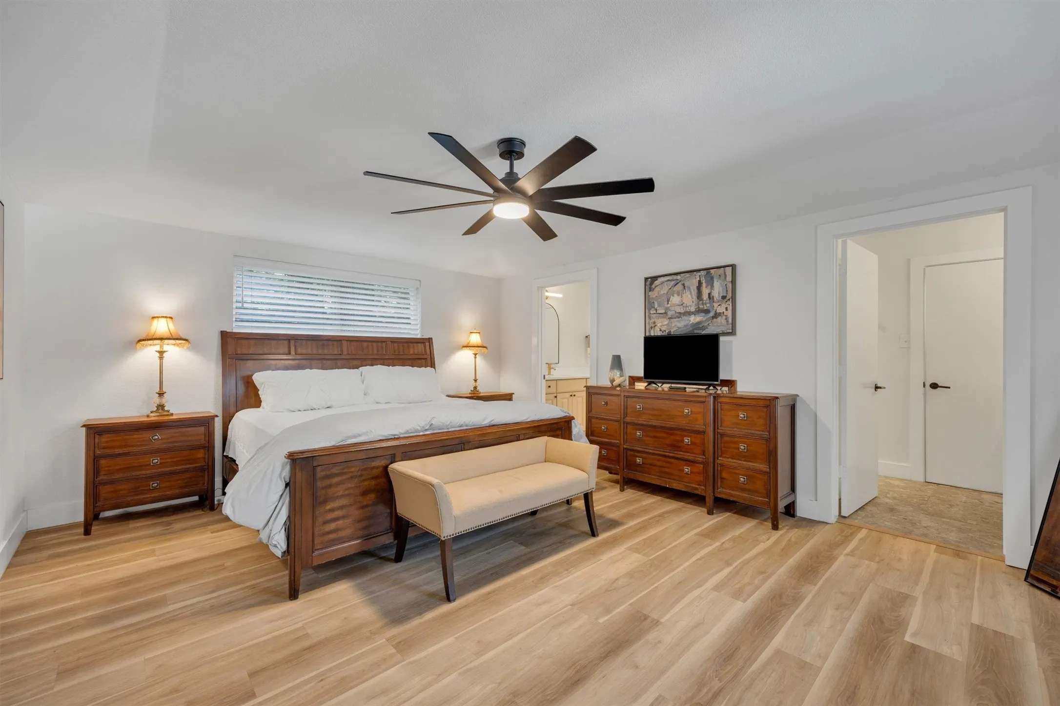 Single Family Residence For Sale in Dallas County , 9612 Atherton Drive, Dallas, Texas 75243, 4 Bedroom, 3 Bathroom, 2 Garage spaces, 2,745 Sqft, built in 1973, mls#21339232, Real Estate Agent in Dallas, Homes For Sale in Dallas county, Homes For Sale in Dallas, Realtor in Dallas Texas, Real Estate Brokerage Independent Realty Texas, Luminita Cordes Realtor