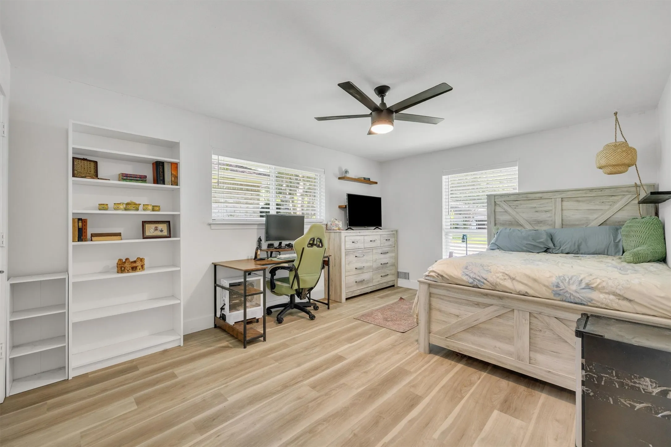 Large separate 4th bedroom