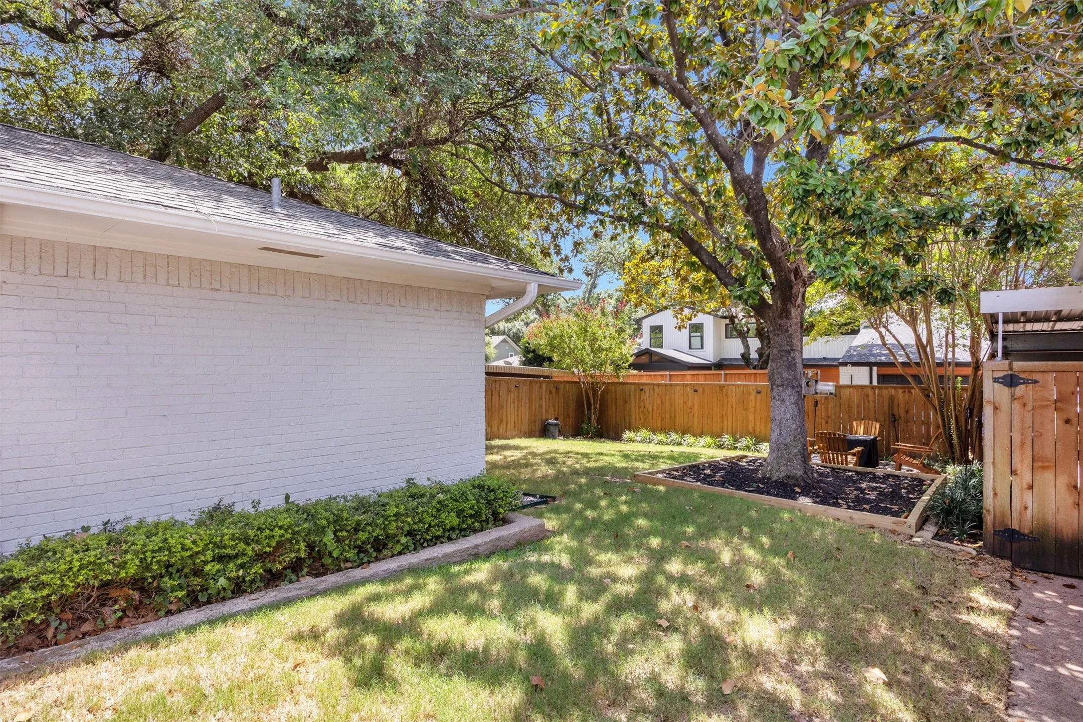 Single Family Residence For Sale in Dallas County , 9612 Atherton Drive, Dallas, Texas 75243, 4 Bedroom, 3 Bathroom, 2 Garage spaces, 2,745 Sqft, built in 1973, mls#21339232, Real Estate Agent in Dallas, Homes For Sale in Dallas county, Homes For Sale in Dallas, Realtor in Dallas Texas, Real Estate Brokerage Independent Realty Texas, Luminita Cordes Realtor