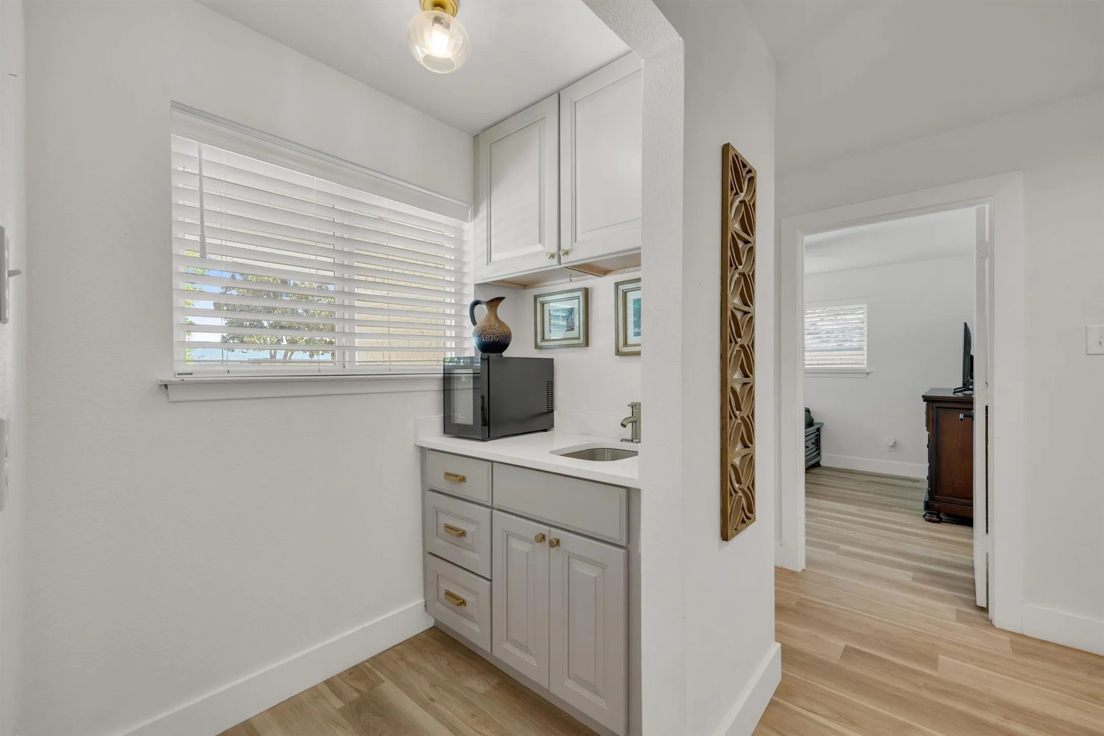 Single Family Residence For Sale in Dallas County , 9612 Atherton Drive, Dallas, Texas 75243, 4 Bedroom, 3 Bathroom, 2 Garage spaces, 2,745 Sqft, built in 1973, mls#21339232, Real Estate Agent in Dallas, Homes For Sale in Dallas county, Homes For Sale in Dallas, Realtor in Dallas Texas, Real Estate Brokerage Independent Realty Texas, Luminita Cordes Realtor