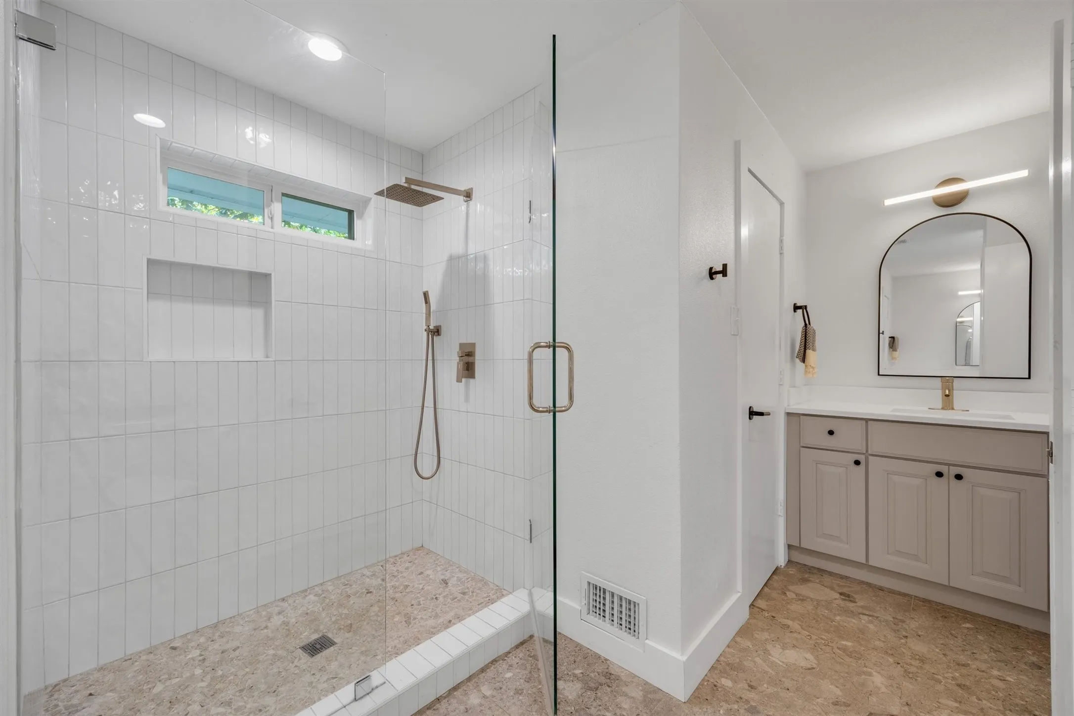 Single Family Residence For Sale in Dallas County , 9612 Atherton Drive, Dallas, Texas 75243, 4 Bedroom, 3 Bathroom, 2 Garage spaces, 2,745 Sqft, built in 1973, mls#21339232, Real Estate Agent in Dallas, Homes For Sale in Dallas county, Homes For Sale in Dallas, Realtor in Dallas Texas, Real Estate Brokerage Independent Realty Texas, Luminita Cordes Realtor