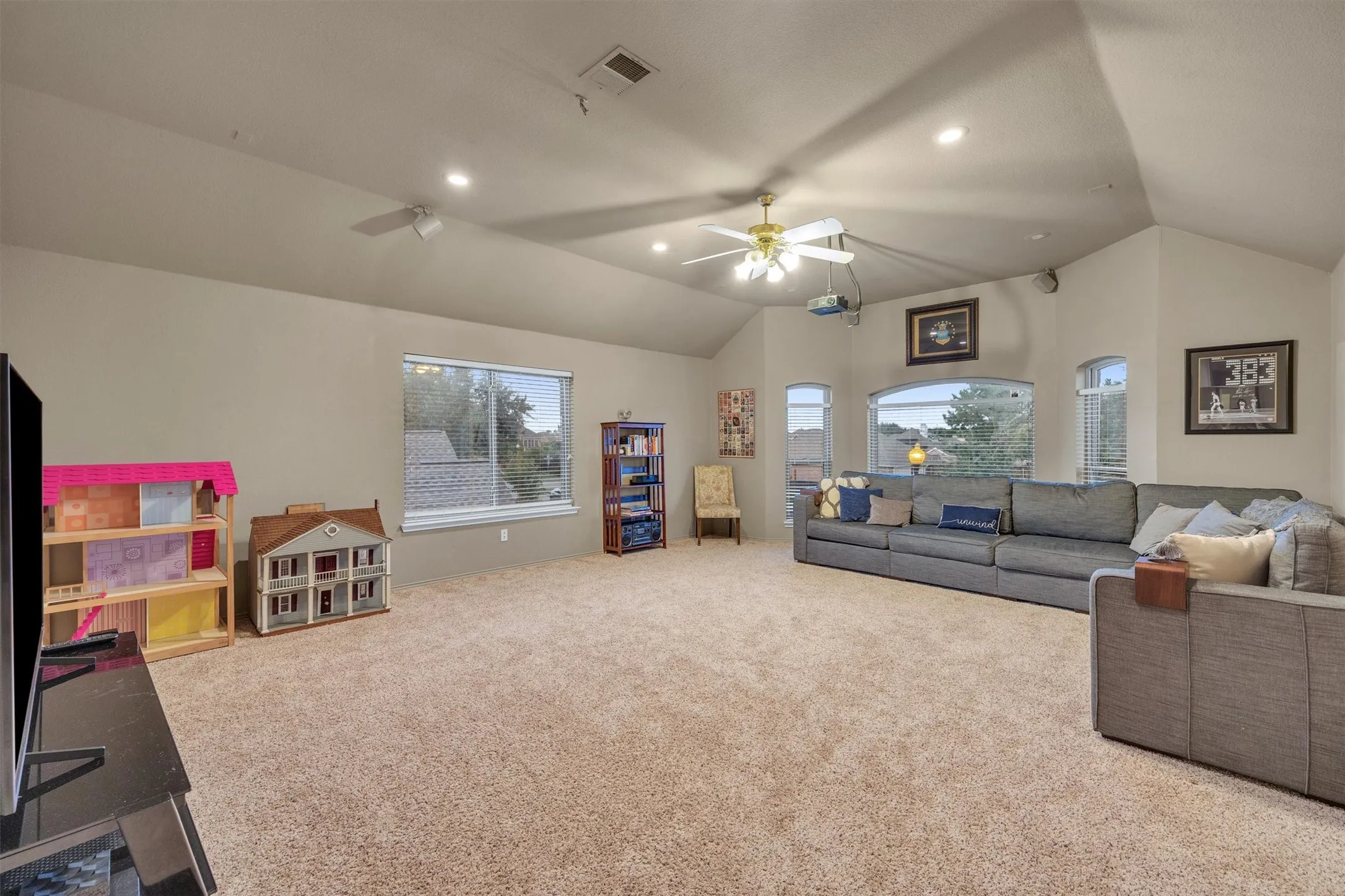 Single Family Residence For Sale in Denton County , 3837 Erath Drive, Carrollton, Texas 75010, 5 Bedroom, 4 Bathroom, 2 Garage spaces, 4,005 Sqft, built in 1999, mls#21339296, Real Estate Agent in Carrollton, Homes For Sale in Denton county, Homes For Sale in Carrollton, Realtor in Carrollton Texas, Real Estate Brokerage Independent Realty Texas, Luminita Cordes Realtor